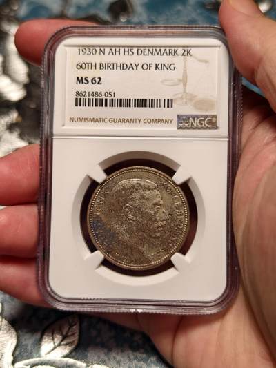 抚柳草堂-第十七期章牌钱币  奖章勋章限时免佣 满百包邮 放漏专场 - 1930丹麦NGC MS62 2克朗 国王60周年大寿纪念银币 背面浮雕清晰状态一流