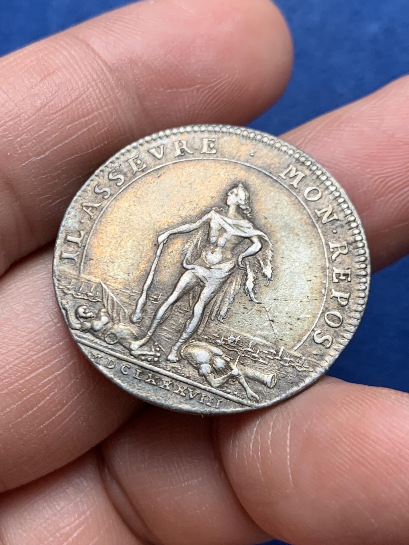 《竞宝斋》第472场 周日，周一，周二 3场连拍 （全场包邮）欢迎送拍 法国1688年勃艮第恢复和平银质代币，11.26g，30.3mm