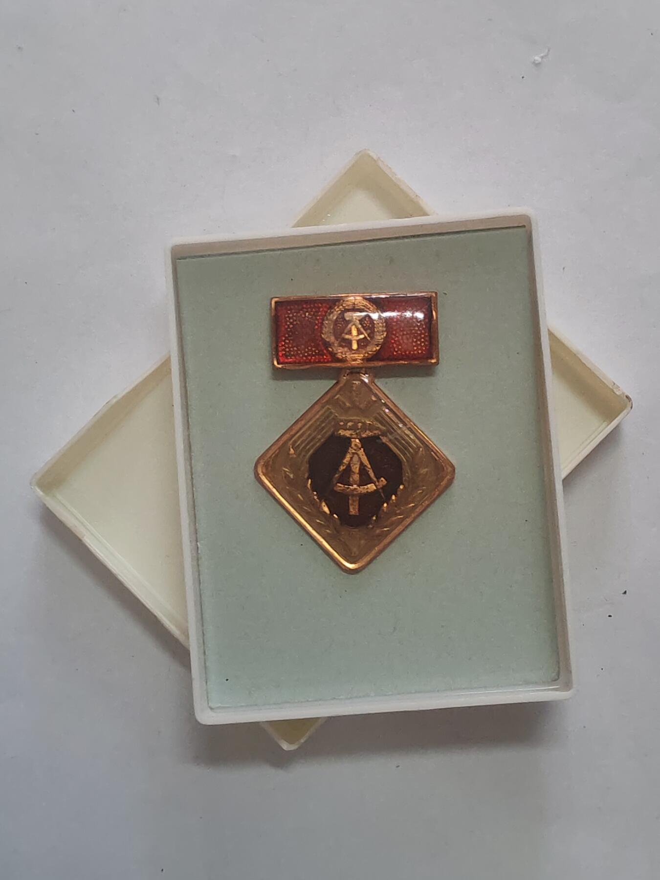 韵星假日军品类拍卖第47期 -- Rimey Holidays Militaria Auction 47 民主德国个人劳动荣誉奖章带原盒