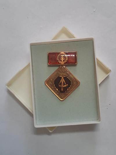 韵星假日军品类拍卖第47期 -- Rimey Holidays Militaria Auction 47 - 民主德国个人劳动荣誉奖章带原盒