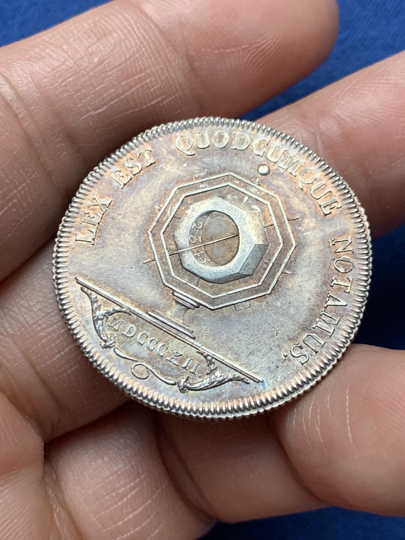 《竞宝斋》第472场 周日，周一，周二 3场连拍 （全场包邮）欢迎送拍 法国1812年里昂公证人银质代币，12.28g，32.6mm，早期无边铭