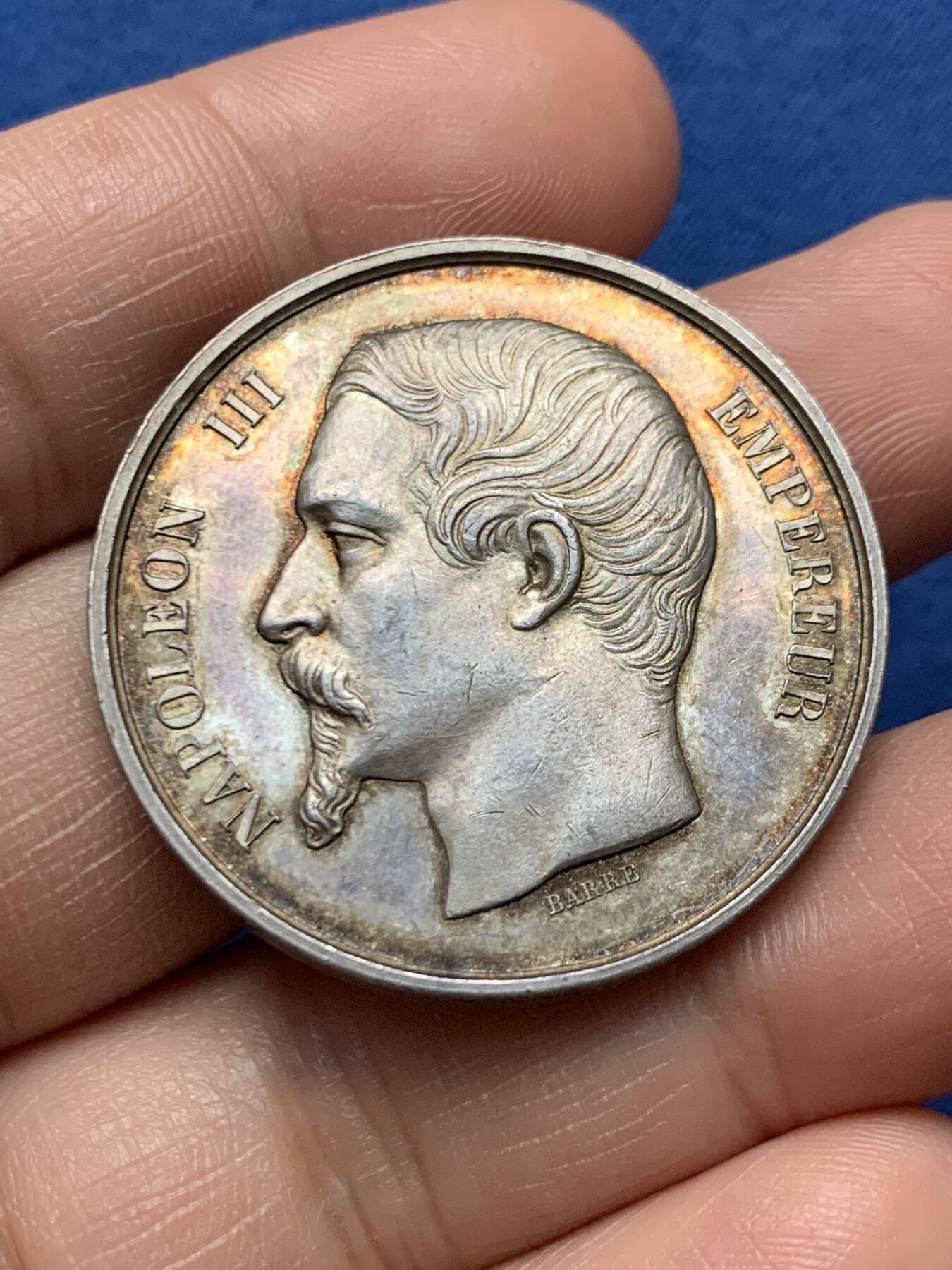 《竞宝斋》第472场 周日，周一，周二 3场连拍 （全场包邮）欢迎送拍 法国拿破仑三世头像帝国印刷局银质代币，24.6g，35.8mm，手指边铭