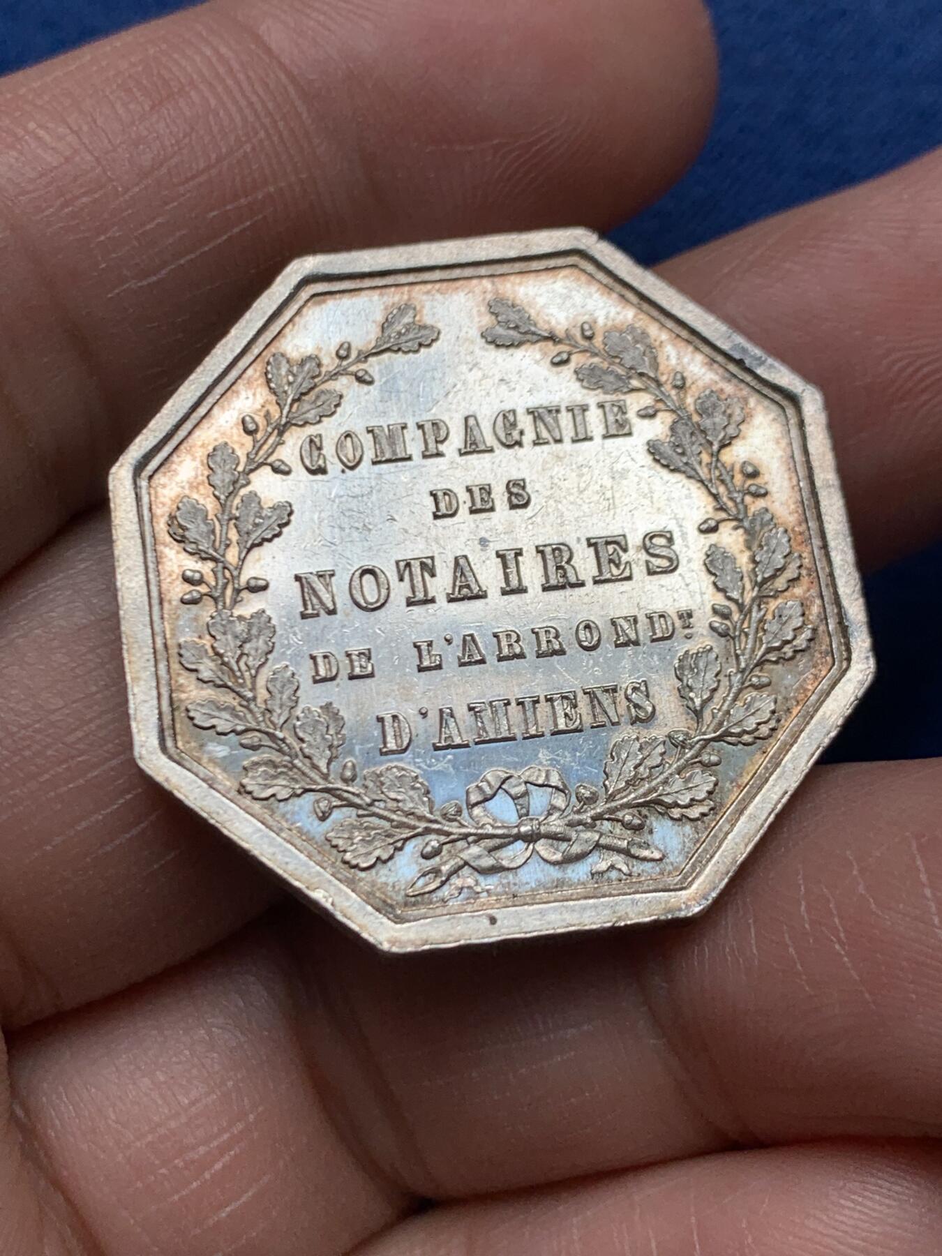 《竞宝斋》第472场 周日，周一，周二 3场连拍 （全场包邮）欢迎送拍 法国亚眠公证人八角银质代币，15.90g，31.6mm，蜜蜂边铭