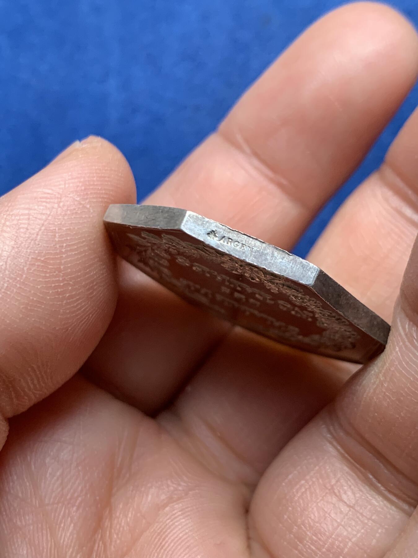 《竞宝斋》第472场 周日，周一，周二 3场连拍 （全场包邮）欢迎送拍 法国八角银章，印德尔公证人协会，14.68g，31.7mm，蜜蜂边铭