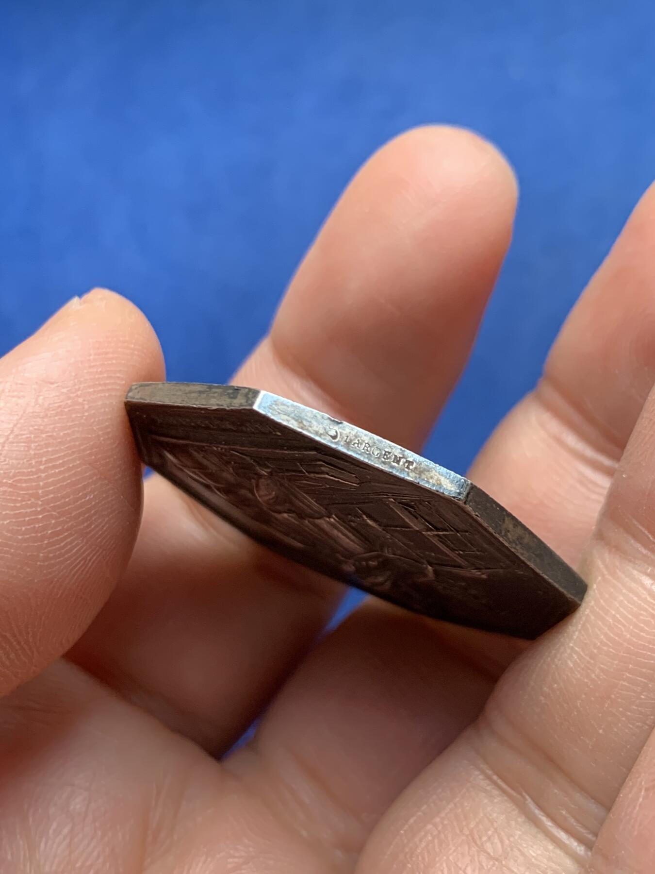 《竞宝斋》第472场 周日，周一，周二 3场连拍 （全场包邮）欢迎送拍 法国塞纳河纺织协会八角银质代币，19.10g，35.3mm，丰饶角1argent边铭