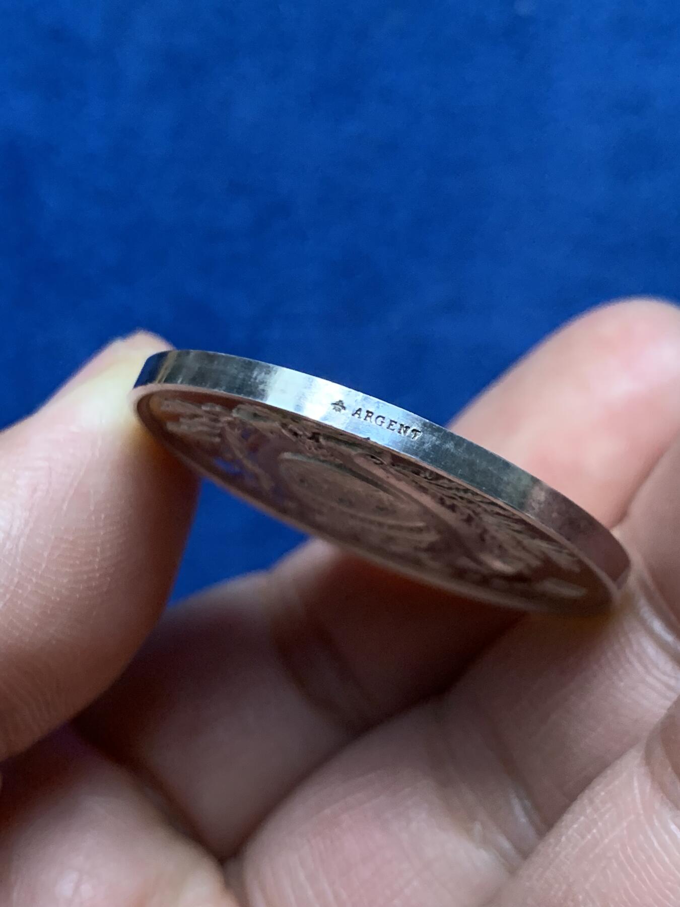 《竞宝斋》第472场 周日，周一，周二 3场连拍 （全场包邮）欢迎送拍 法国蓬图瓦兹农业与园艺协会银章 35.1mm 20.7g 蜜蜂银标 带盒