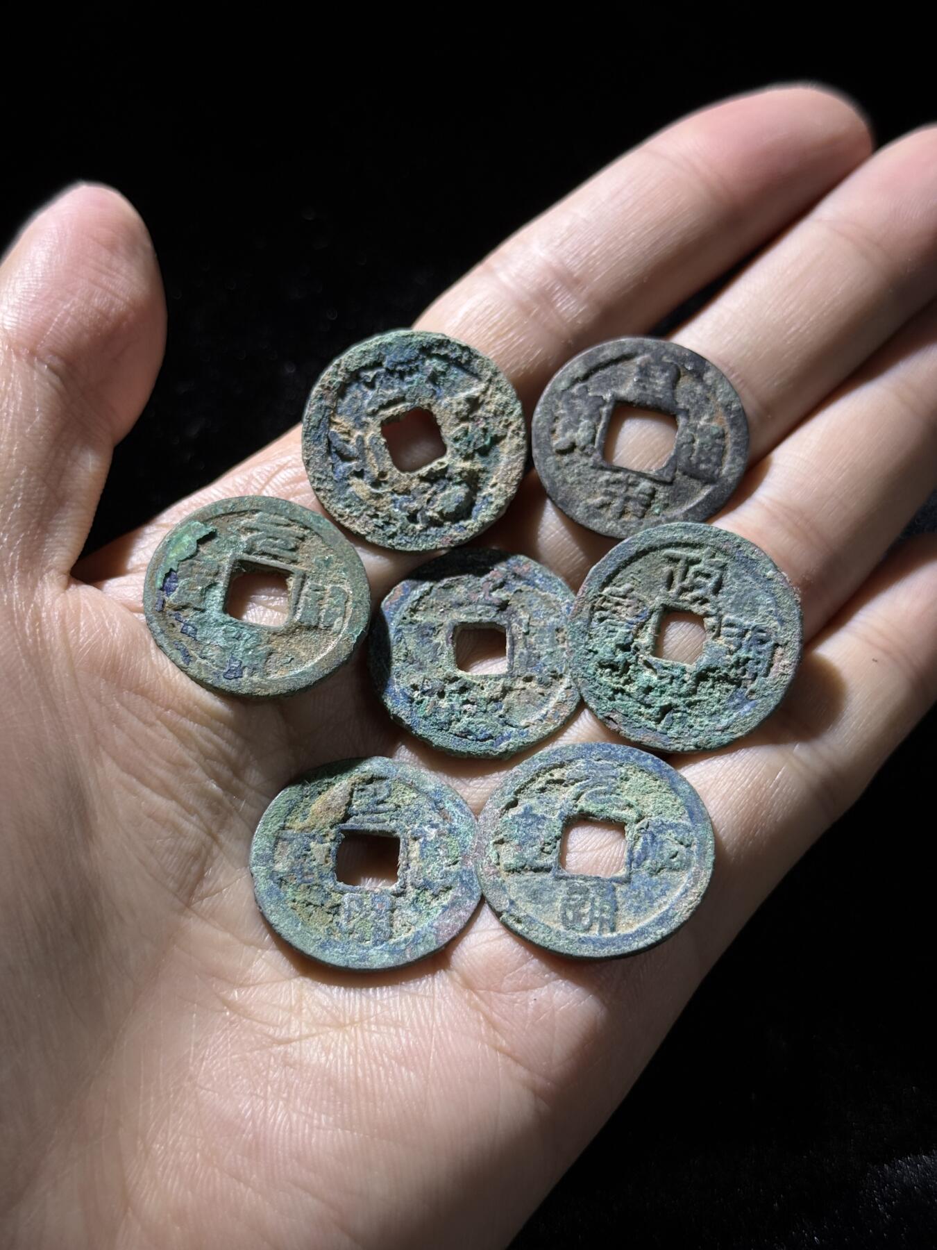 戎马世界章牌大赏，铜钱场 元佑、皇宋、政和通宝小平钱一组