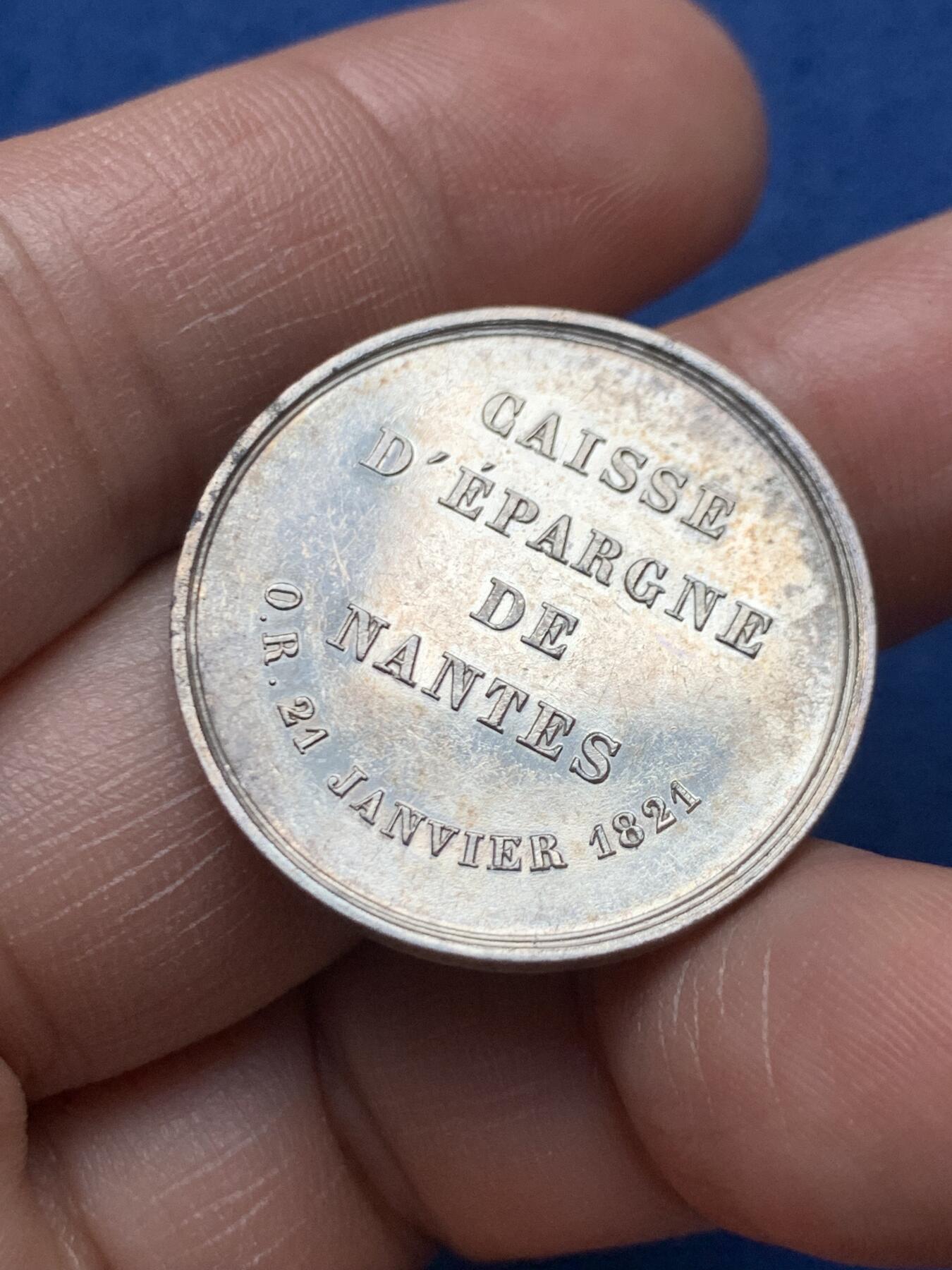 《竞宝斋》第472场 周日，周一，周二 3场连拍 （全场包邮）欢迎送拍 法国南特储蓄银行银质代币，8.97g，28.8mm，手指边铭