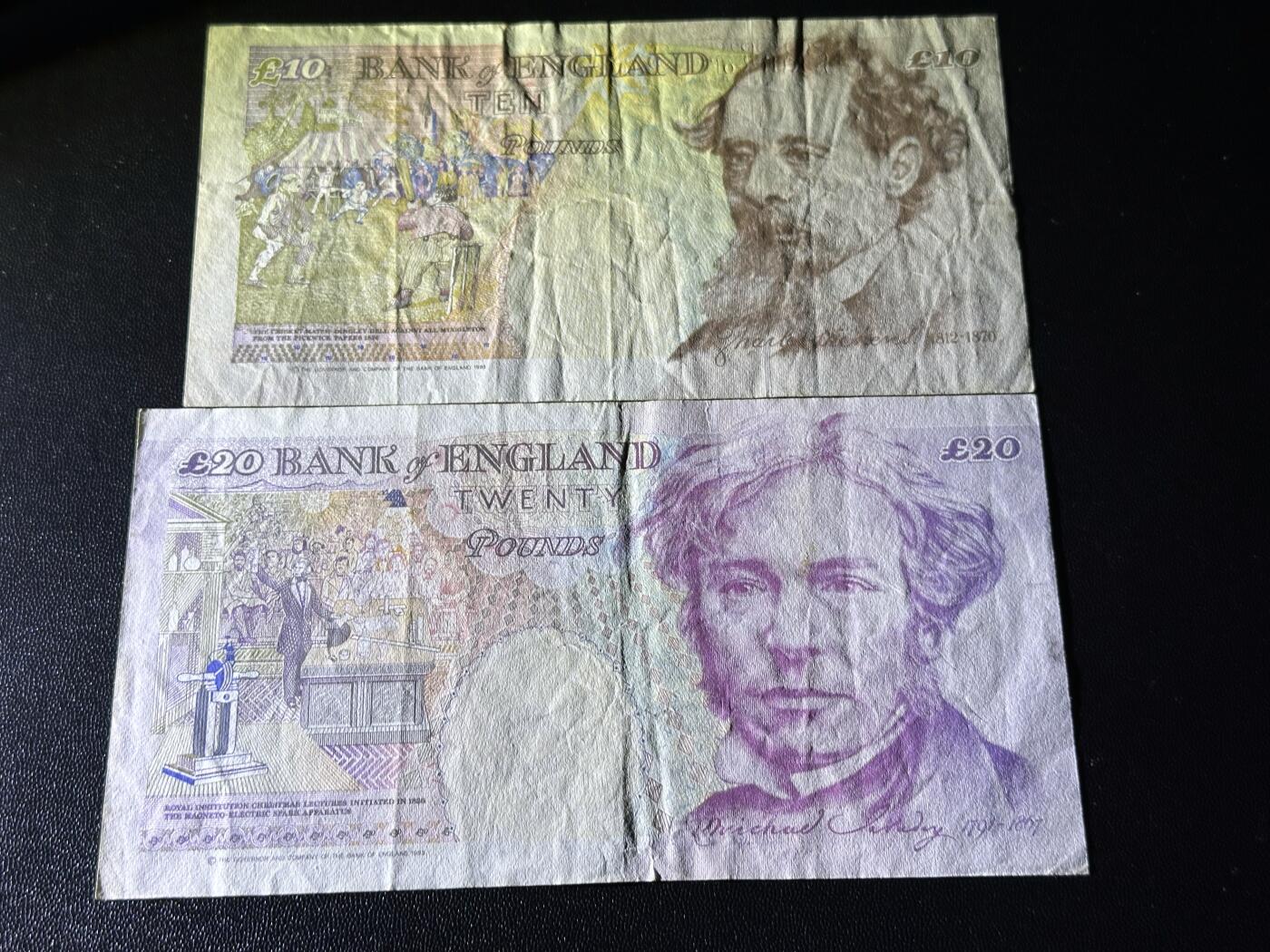 《外钞收藏家》第六百一十九期（精品场）（长期征集拍品、欢迎藏友们联系合作） 英国E序列10和20镑 2张一起 非全新 品相如图