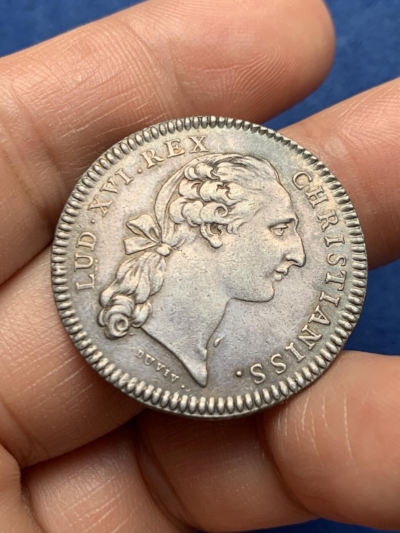 《竞宝斋》第472场 周日，周一，周二 3场连拍 （全场包邮）欢迎送拍 法国路易十六头像医学会银质代币，10.11g，30.7mm