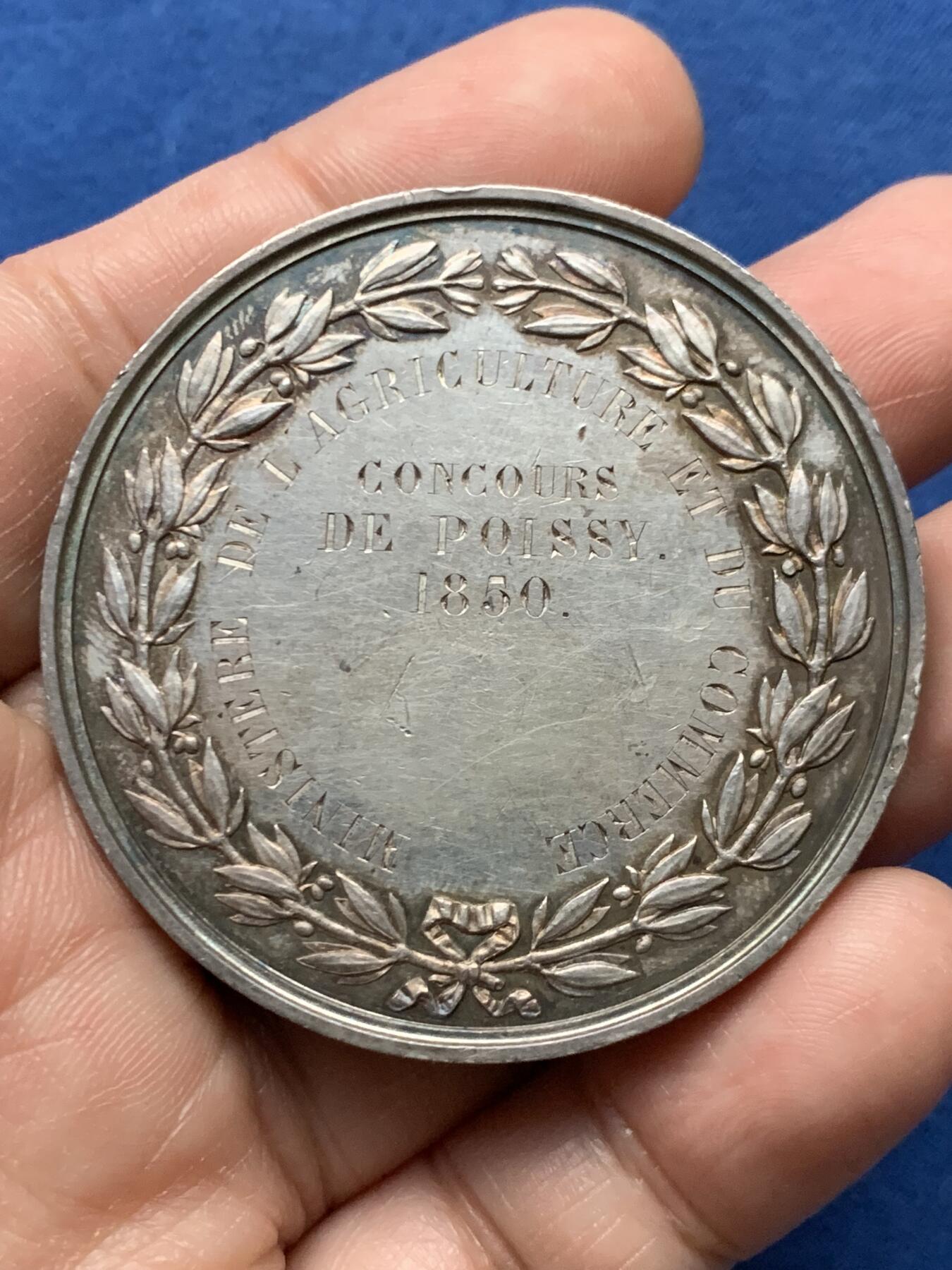 《竞宝斋》第472场 周日，周一，周二 3场连拍 （全场包邮）欢迎送拍 法国普瓦西农业和商业部竞赛银章，64.8g，49.8mm，手指边铭