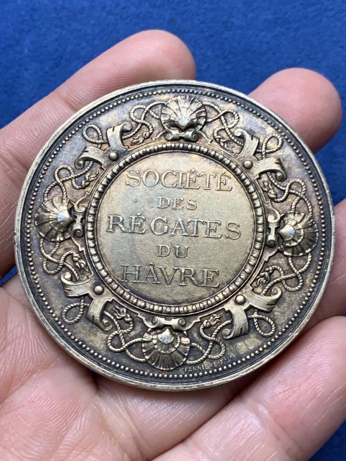 《竞宝斋》第472场 周日，周一，周二 3场连拍 （全场包邮）欢迎送拍 法国勒阿弗尔帆船协会镀金银章，82.5g，55.2mm，丰饶角边铭