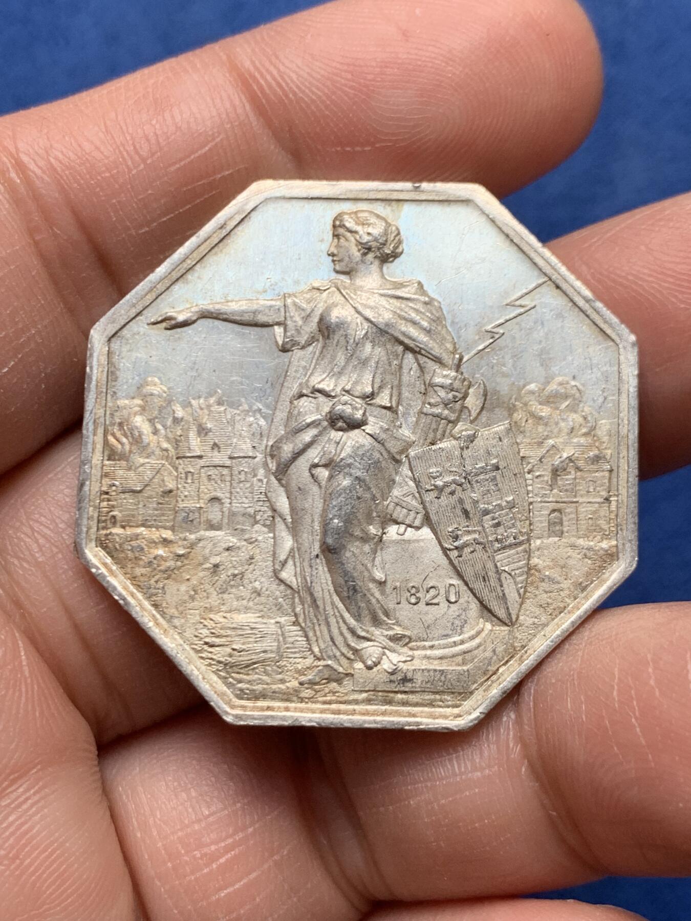 《竞宝斋》第472场 周日，周一，周二 3场连拍 （全场包邮）欢迎送拍 法国诺曼底火灾互助保险女神八角银质代币，19.6g，35.8mm，丰饶角银标边铭。