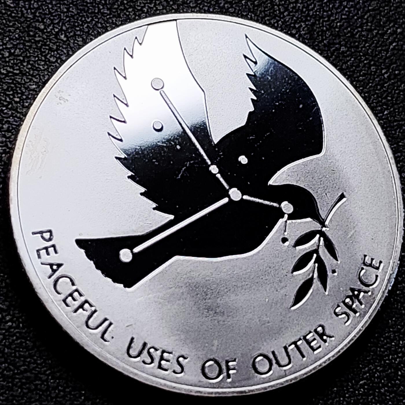 泉币菌-第212场-拍品多 请提前出价（工作最近较忙 发货不及时，望理解） 纪念品 联合国 和平鸽🕊橄榄枝 40×3mm