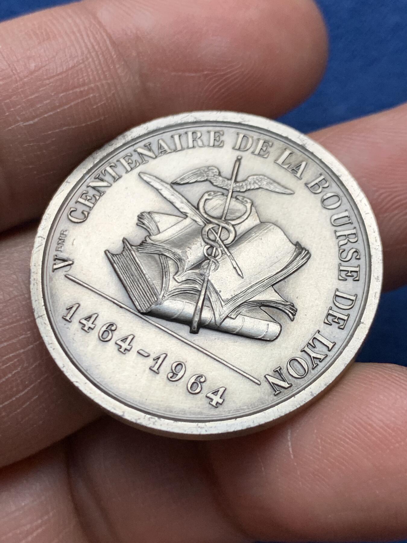 《竞宝斋》第472场 周日，周一，周二 3场连拍 （全场包邮）欢迎送拍 法国里昂股票经纪公司银质代币，14.5g，31.6mm，丰饶角1argent边铭