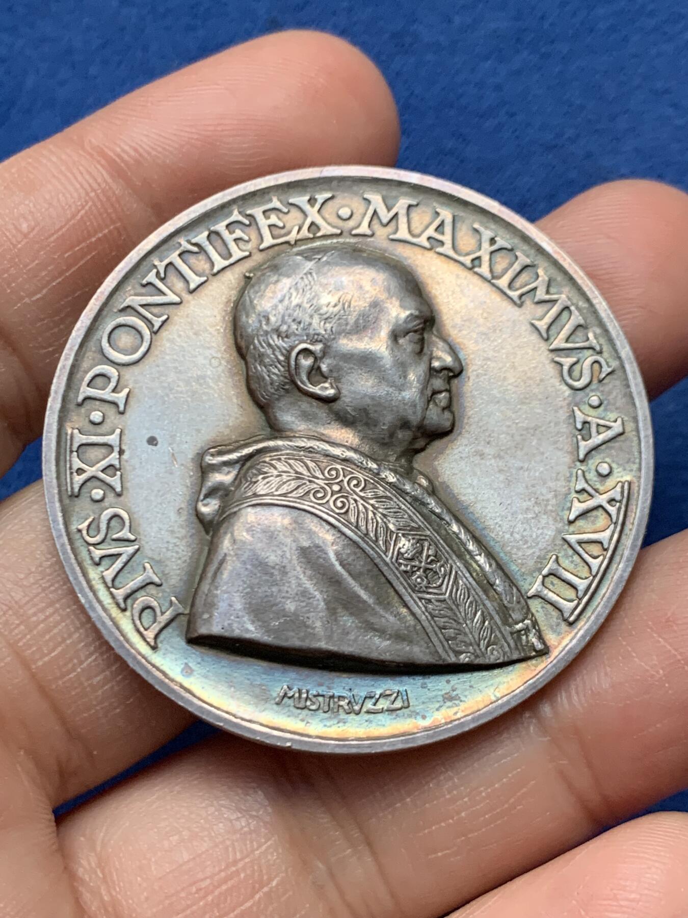 《竞宝斋》第472场 周日，周一，周二 3场连拍 （全场包邮）欢迎送拍 教皇国梵蒂冈庇护十一世头像拉特兰大学银章，39.8g，44mm