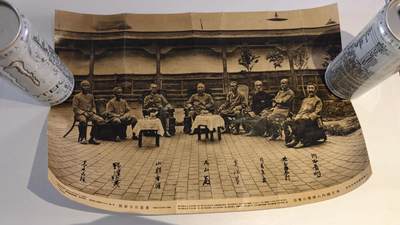 东亚勋章徽章主题拍卖 ⑨ - 日俄战争时期 奉天城内八巨头合影 （类似硬壳纸海报 不是照片）