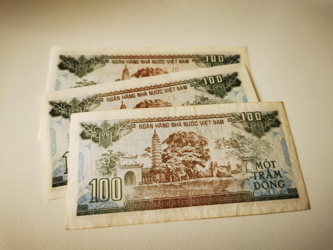 零零发流通品外国纸币拍卖 无佣金 越南100盾3张