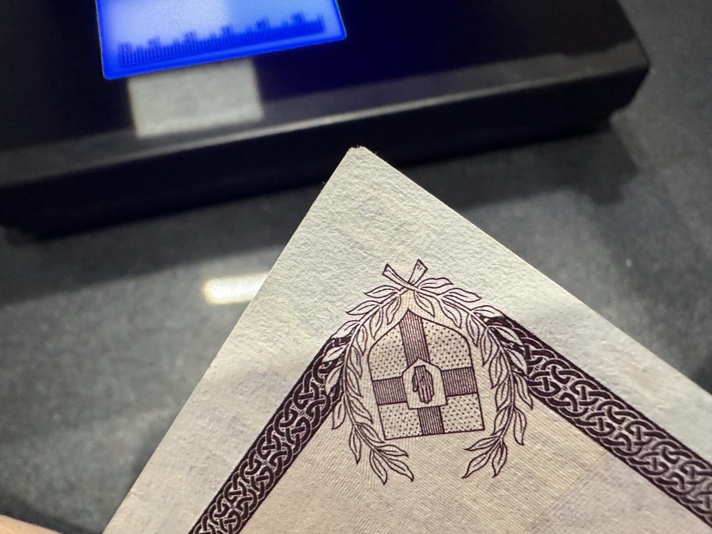 《外钞收藏家》第六百一十九期（精品场）（长期征集拍品、欢迎藏友们联系合作） 第一信托银行20镑非全新+阿尔斯特银行20镑5张AU-UNC- 