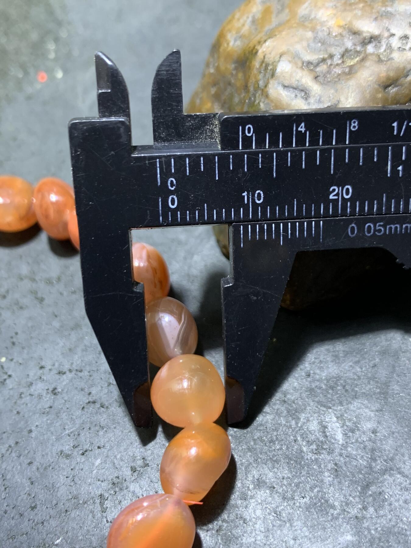 川料樱桃红南红玛瑙随形糖豆单圈手串一条，