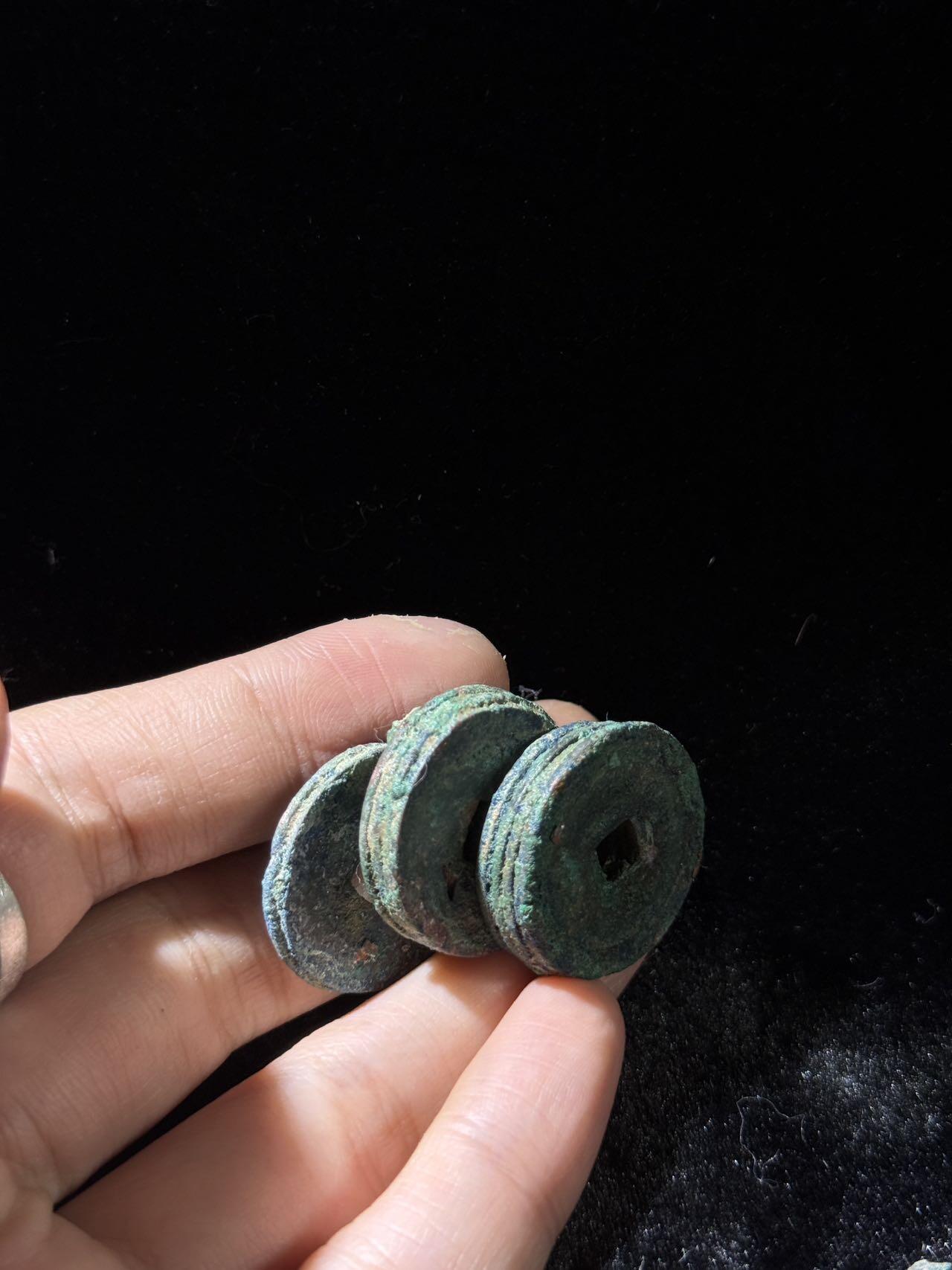 戎马世界章牌大赏，铜钱场 宋钱小筒子一组，二联加两个四联