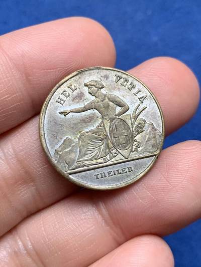 《竞宝斋》第472场 周日，周一，周二 3场连拍 （全场包邮）欢迎送拍 - 1869年瑞士楚格州联邦射击节纪念铜章 由雕刻师 Theiler 制作 是瑞士射击节系列章牌中的经典品种 细节见图 5.12克 24.8mm