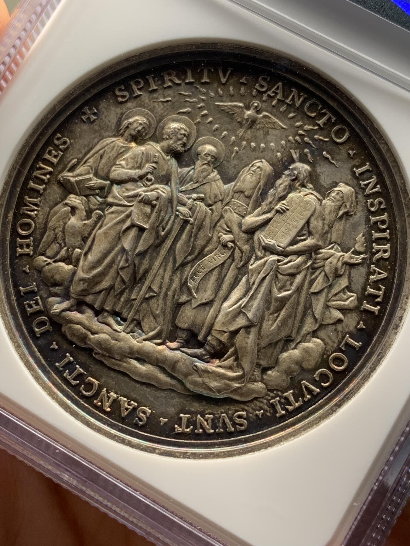 《竞宝斋》第472场 周日，周一，周二 3场连拍 （全场包邮）欢迎送拍 NGC MS64 教皇国梵蒂冈利奥十三世成立圣经研究委员会纪念大银章，五彩包浆 高浮雕，直径44mm， 冠军分，加厚盒