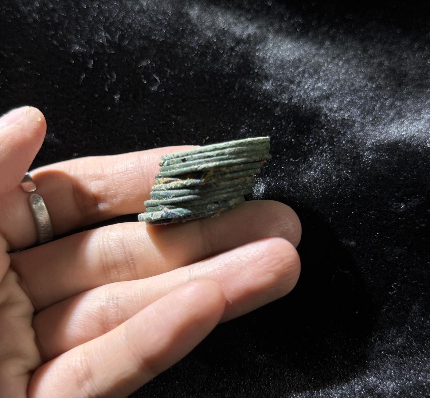 戎马世界章牌大赏，铜钱场 元佑折二钱筒子，11连，最后是小平钱