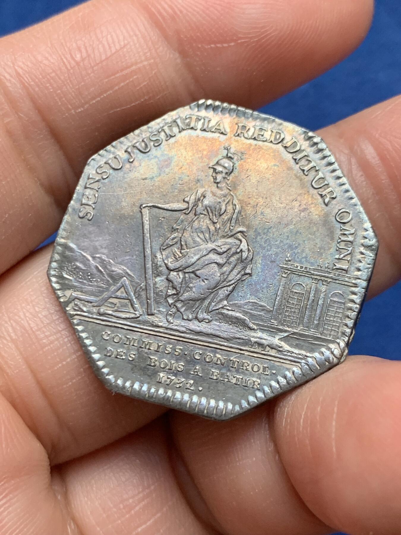 《竞宝斋》第472场 周日，周一，周二 3场连拍 （全场包邮）欢迎送拍 法国八角银质jeton，路易十五头像建筑木材专员，9.37g，30.7mm，早期无边铭