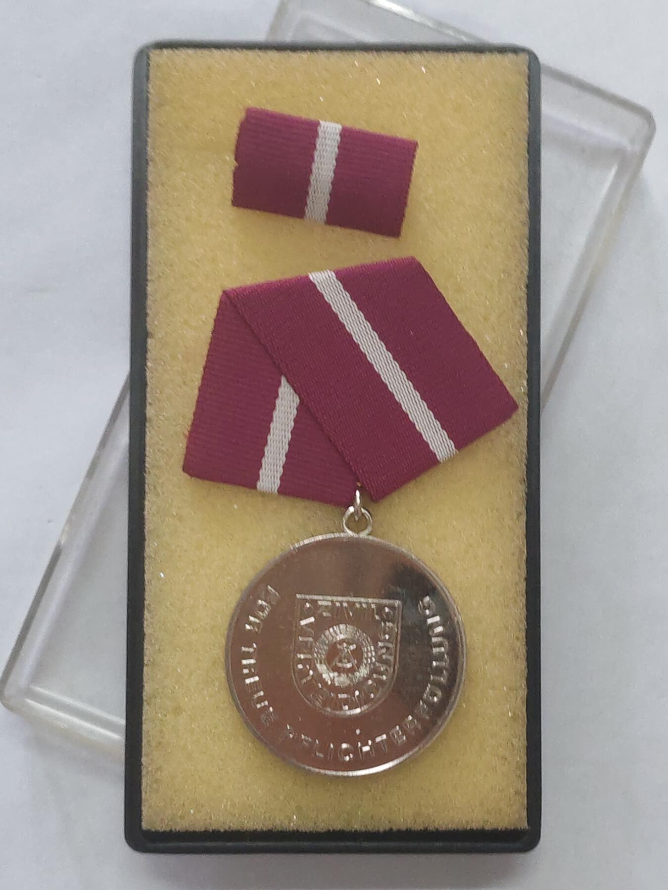 韵星假日军品类拍卖第47期 -- Rimey Holidays Militaria Auction 47 民主德国银级民防忠诚服务奖章带原盒略