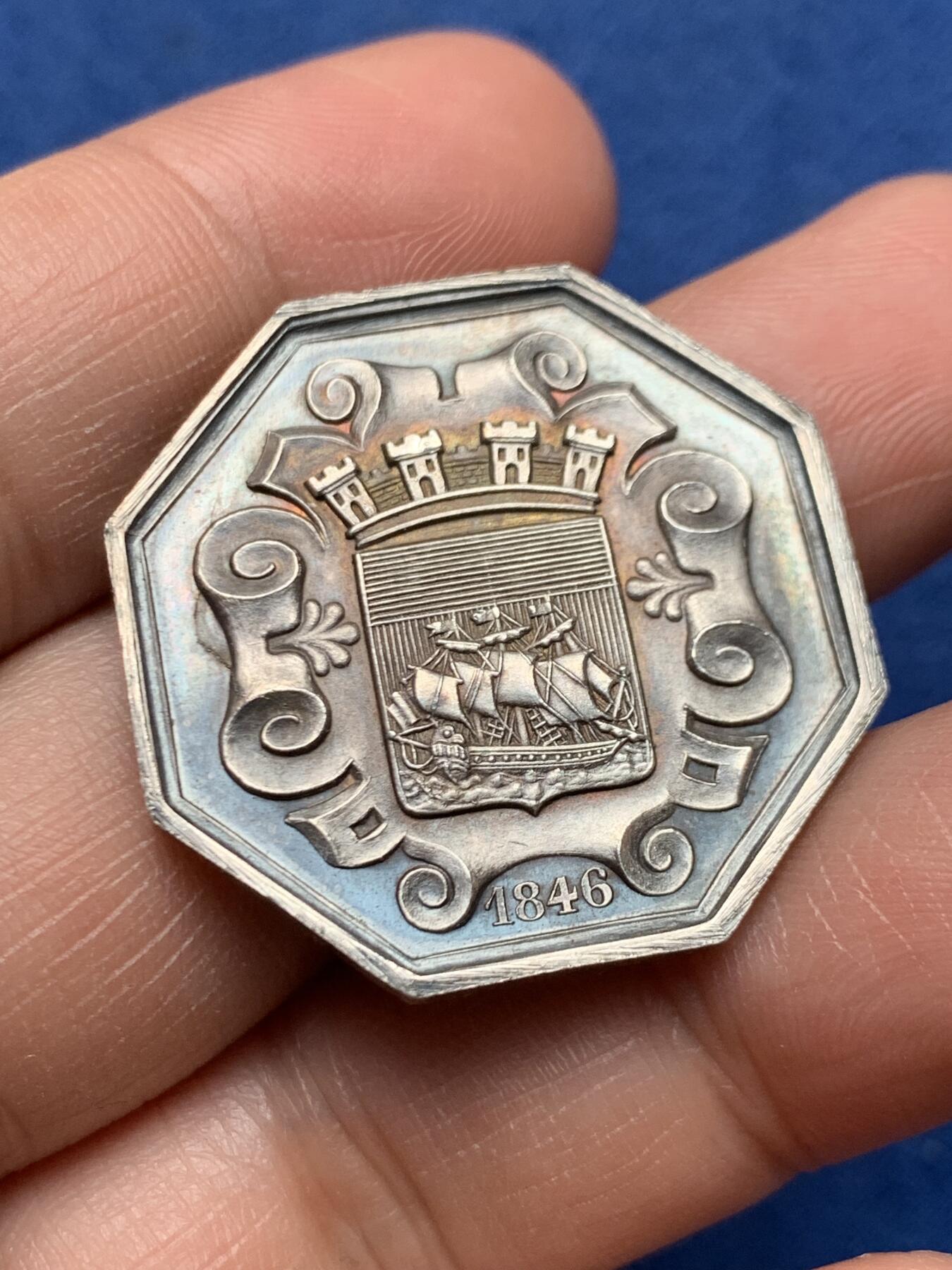 《竞宝斋》第472场 周日，周一，周二 3场连拍 （全场包邮）欢迎送拍 法国巴黎八角银质代币，银标边铭，直径：31.4mm，重：11.82g