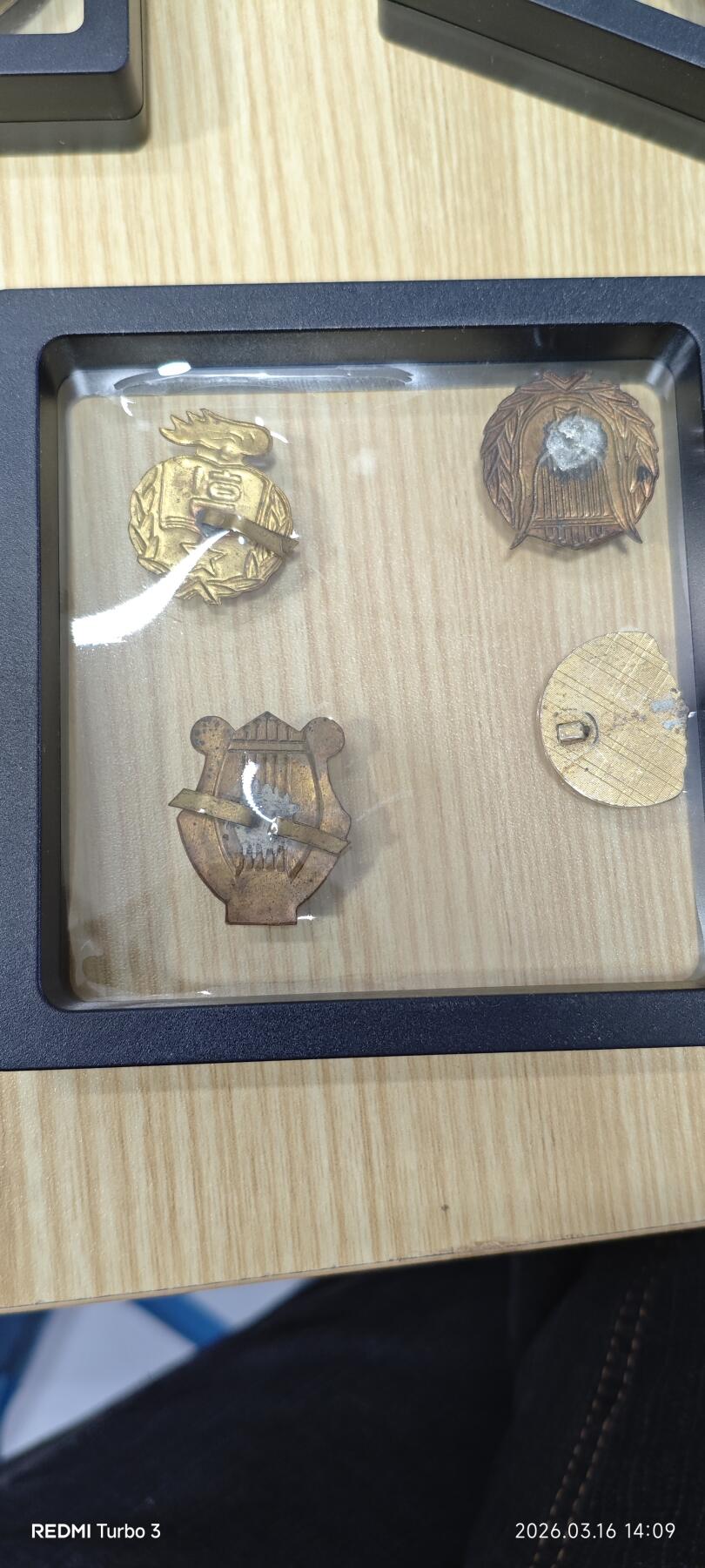 朝鲜徽章一组，18枚