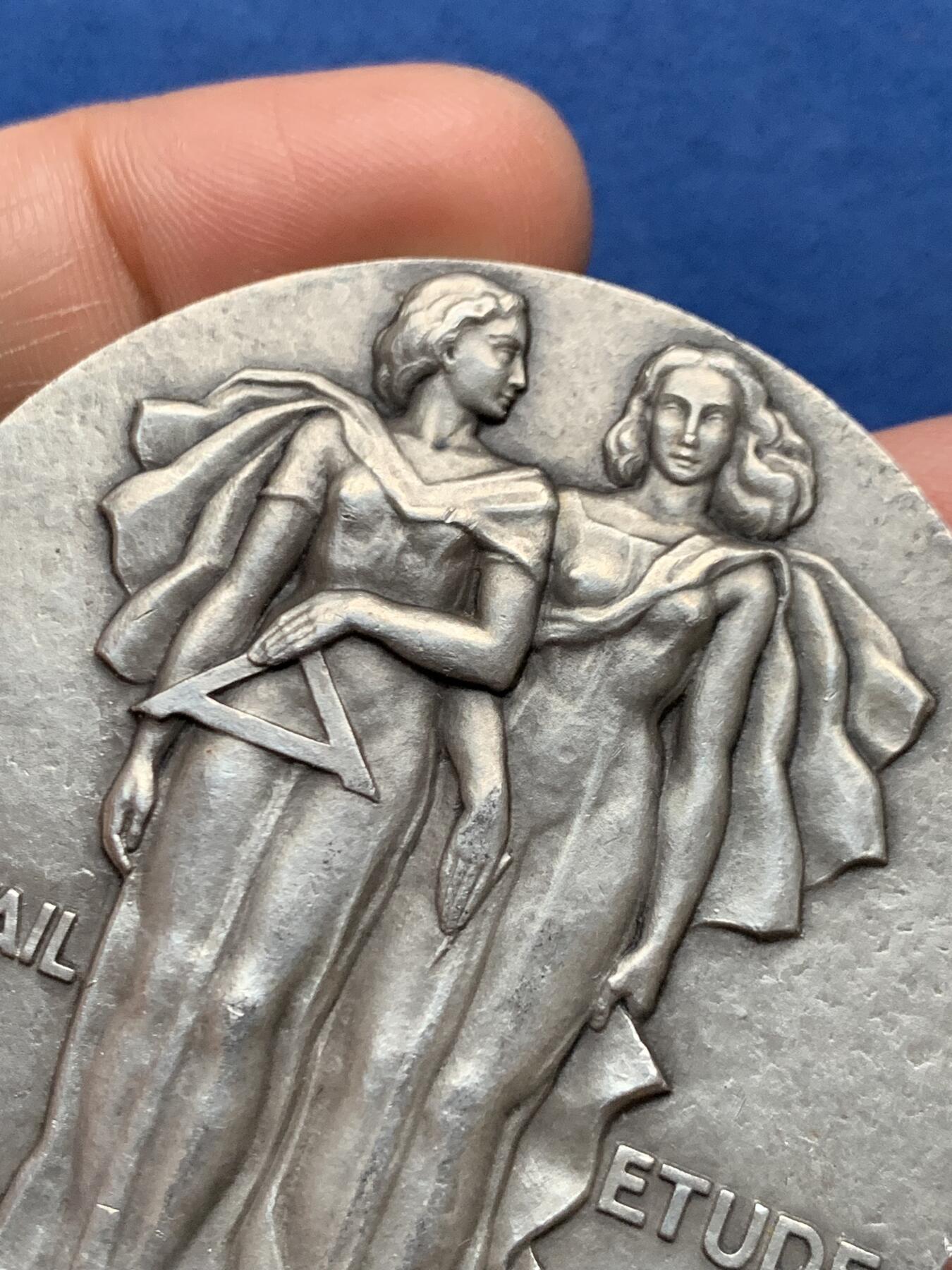 《竞宝斋》第472场 周日，周一，周二 3场连拍 （全场包邮）欢迎送拍 法国建筑与公共工程银章，113.3g，59mm，丰饶角1AR边铭，含银950