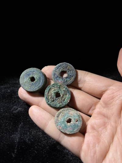 戎马世界章牌大赏，铜钱场 - 宋小平钱饼子一组，四联➕三个二联