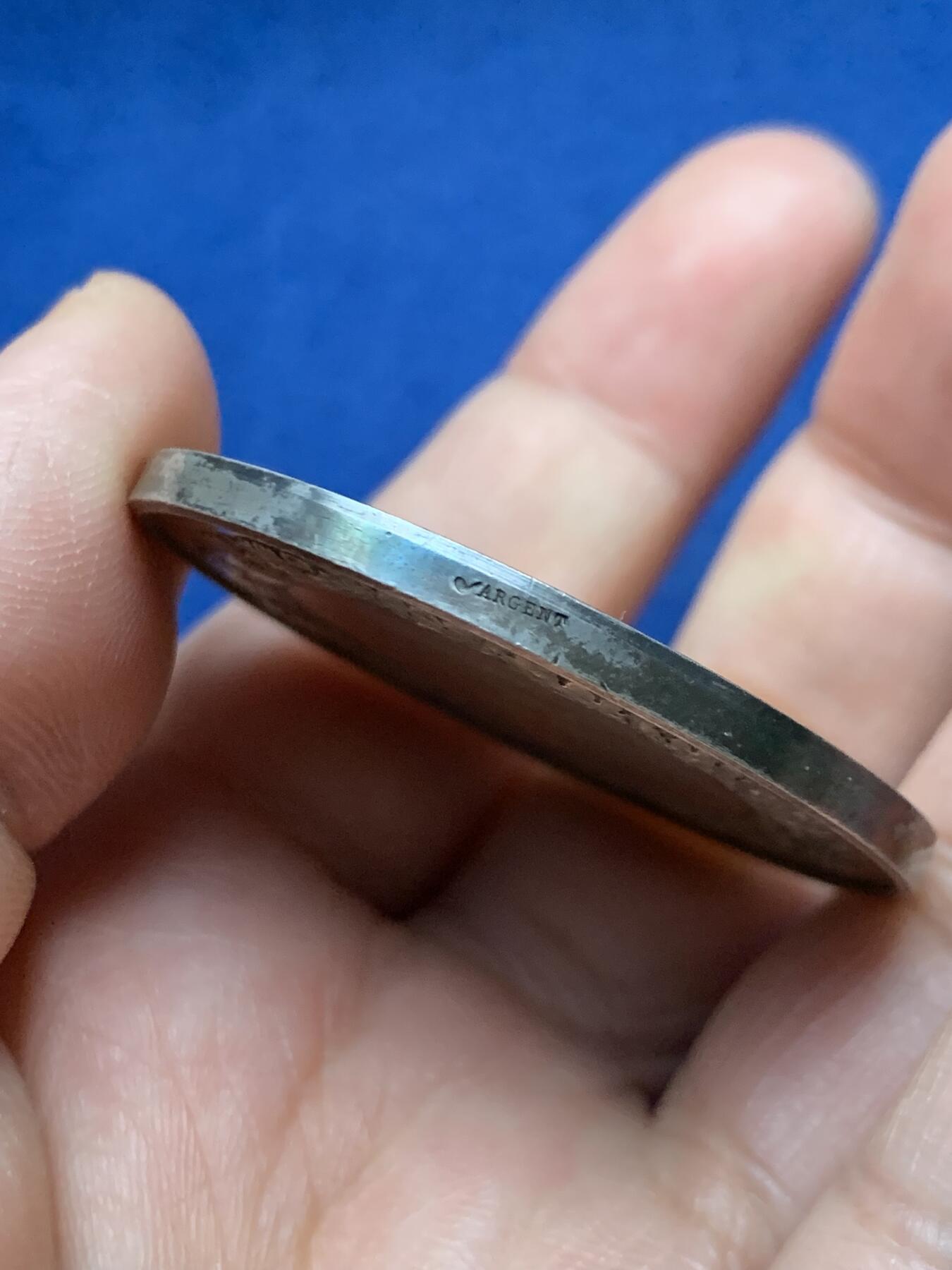 《竞宝斋》第472场 周日，周一，周二 3场连拍 （全场包邮）欢迎送拍 法国A.Dubois 格勒诺布尔童工、青年保护协会银章，49g，45.2mm，1879年仅铸造一个月的烟斗边铭