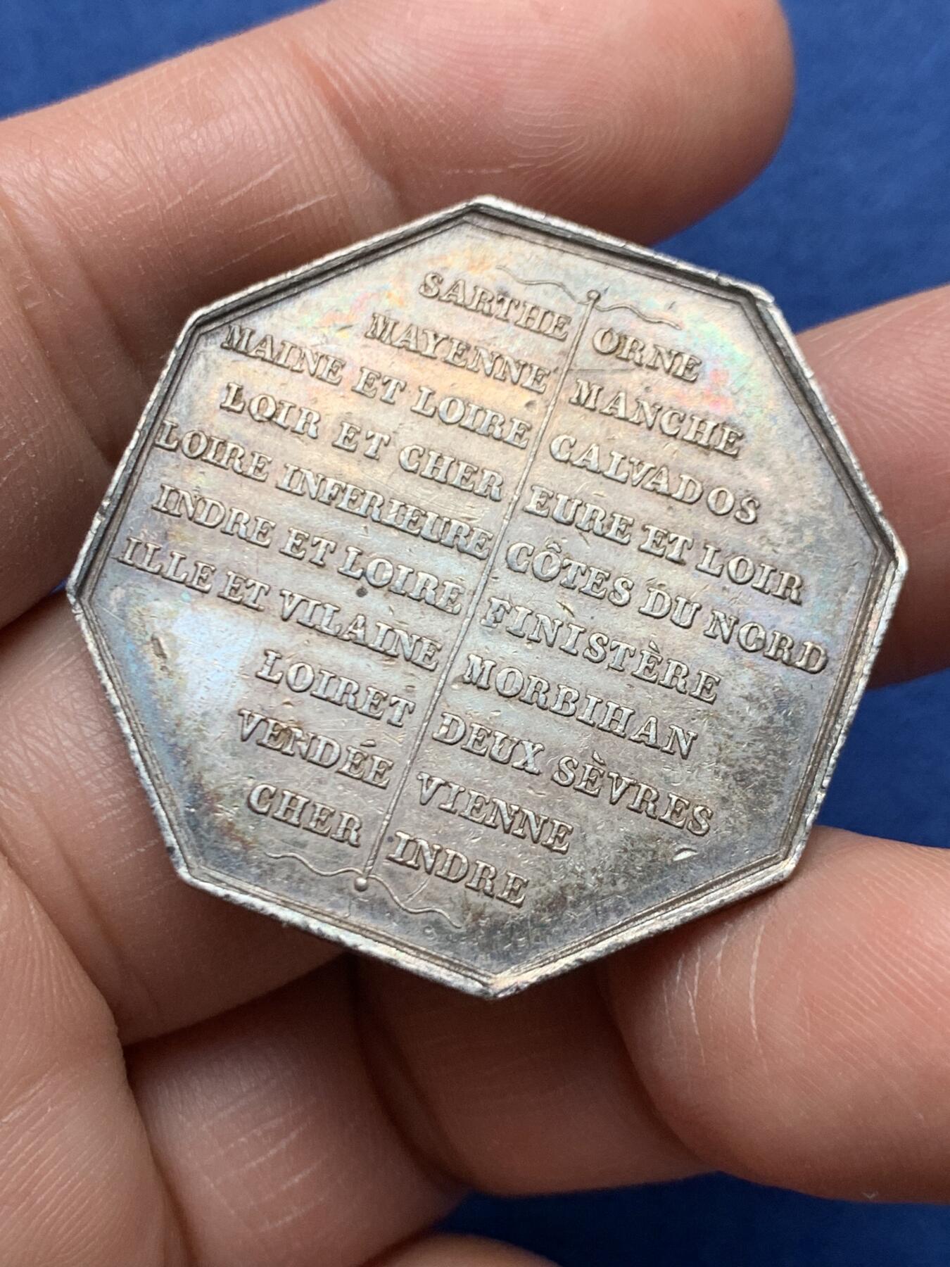 《竞宝斋》第472场 周日，周一，周二 3场连拍 （全场包邮）欢迎送拍 法国勒芒房地产保险公司八角银质代币，19.31g，35.5mm，手指边铭