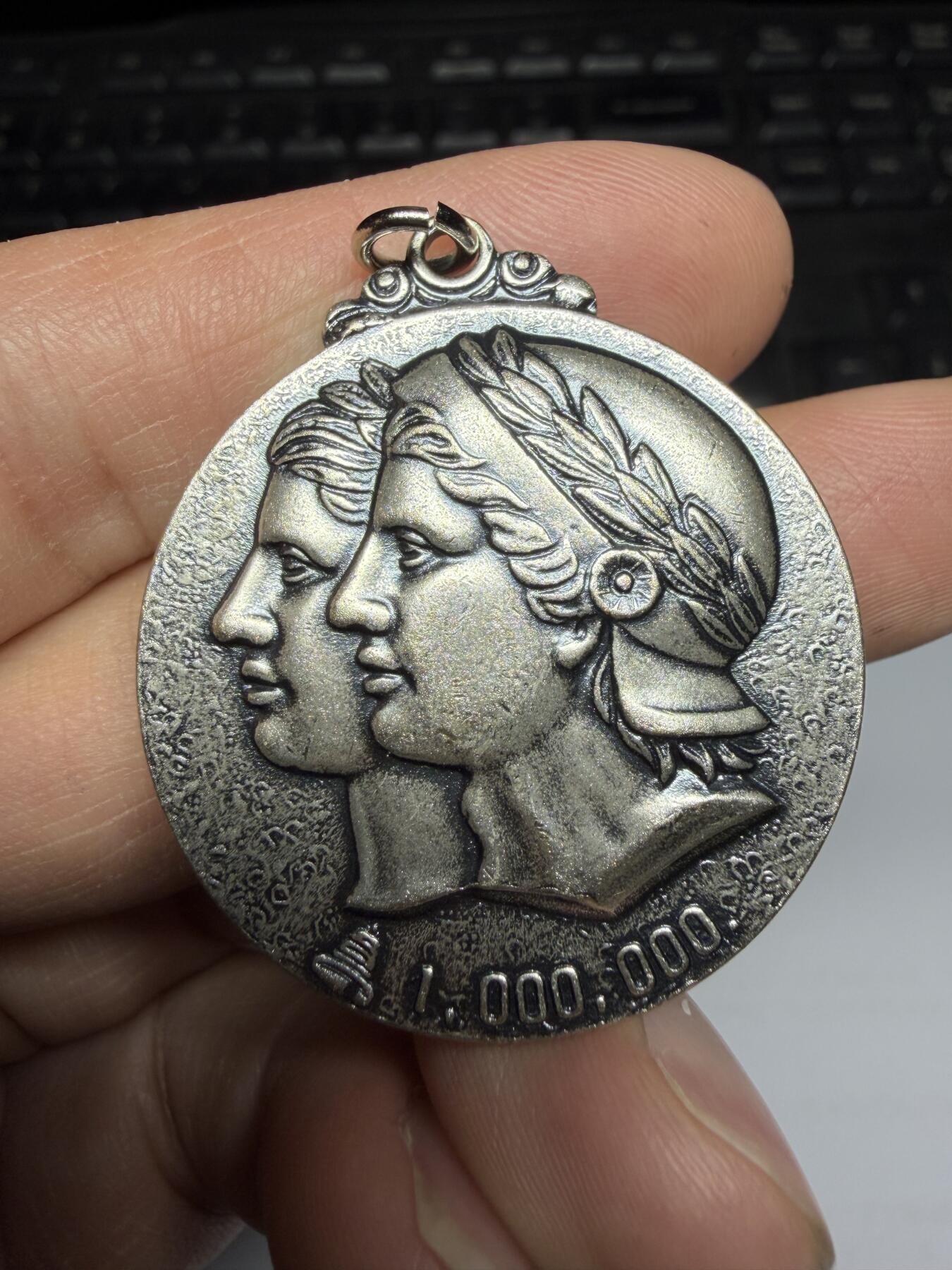 2026年集古藏今外币拍卖第三期-第5场—（总第315拍），可以寄存60天，满160元包邮。 日本朝日新闻社纪念章，直径35.5毫米