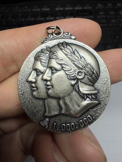 2026年集古藏今外币拍卖第三期-第5场—（总第315拍），可以寄存60天，满160元包邮。 - 日本朝日新闻社纪念章，直径35.5毫米