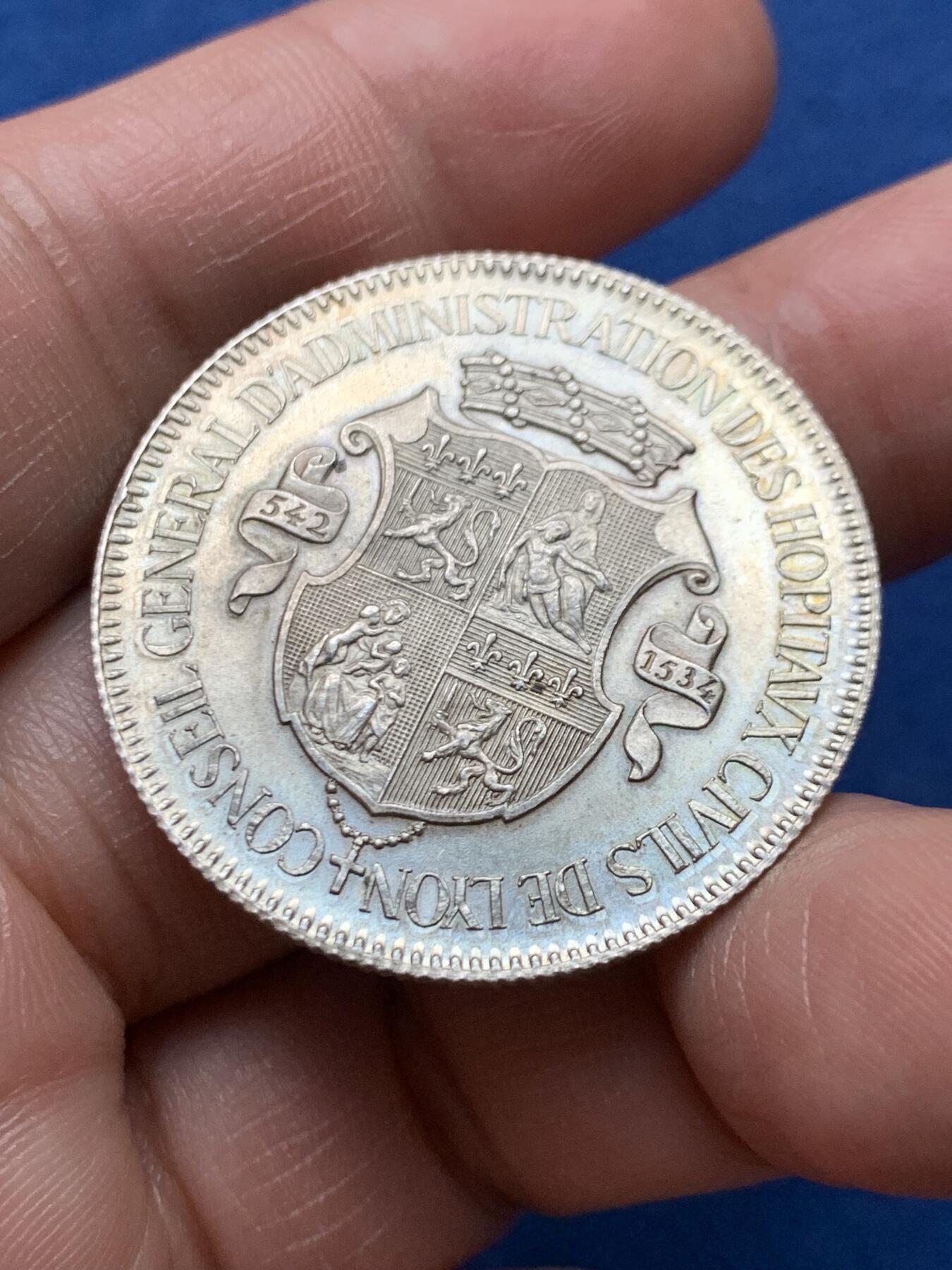 《竞宝斋》第472场 周日，周一，周二 3场连拍 （全场包邮）欢迎送拍 法国里昂市立医院总理事会银质代币 15.65克 34.8mm