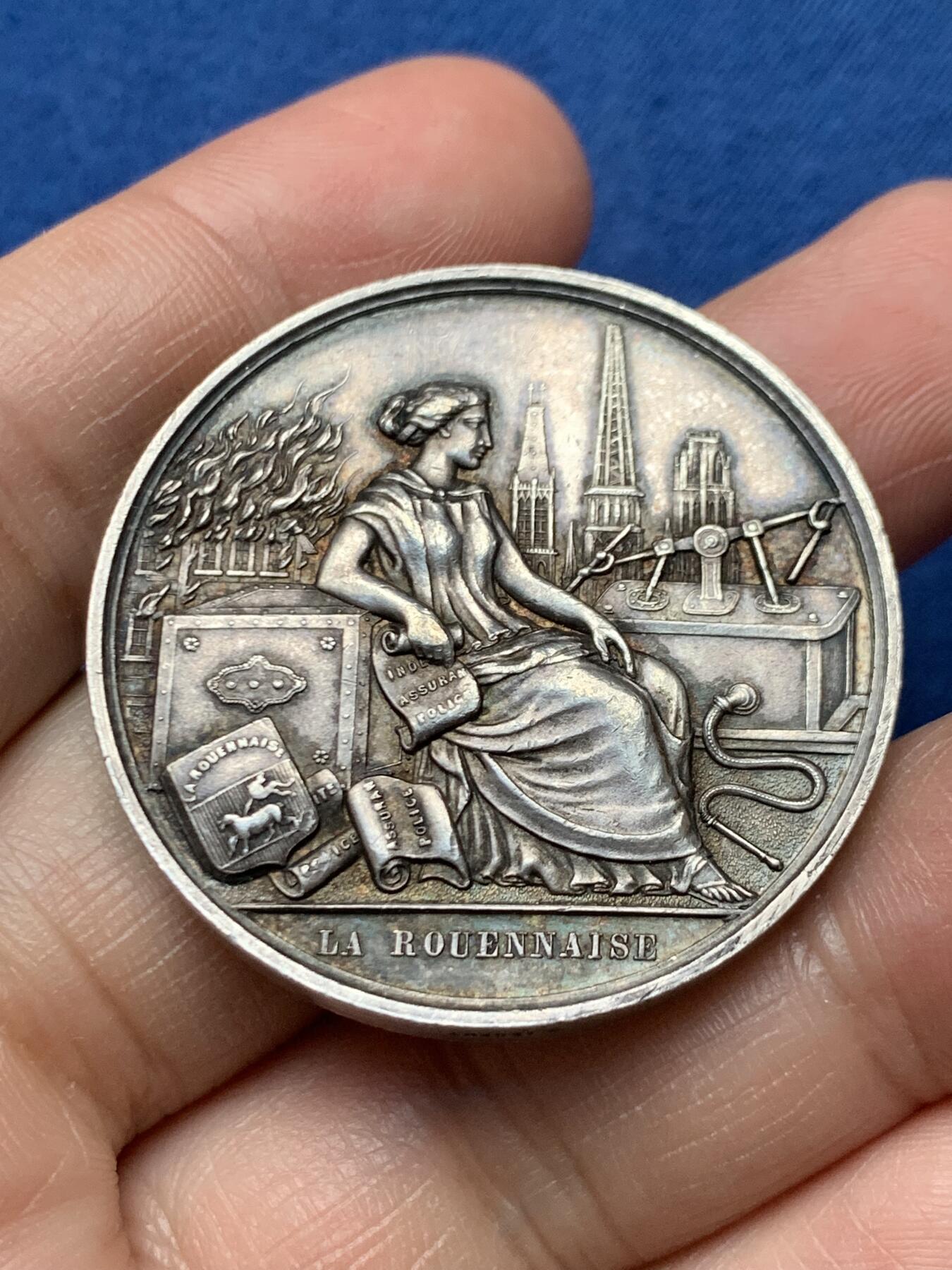 《竞宝斋》第472场 周日，周一，周二 3场连拍 （全场包邮）欢迎送拍 法国互助火灾保险公司银章，32.2g，38.4mm，蜜蜂边铭