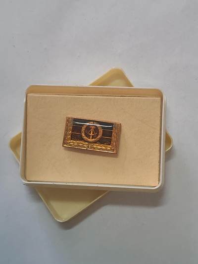 韵星假日军品类拍卖第47期 -- Rimey Holidays Militaria Auction 47 - 民主德国集体劳动五次获得带原盒