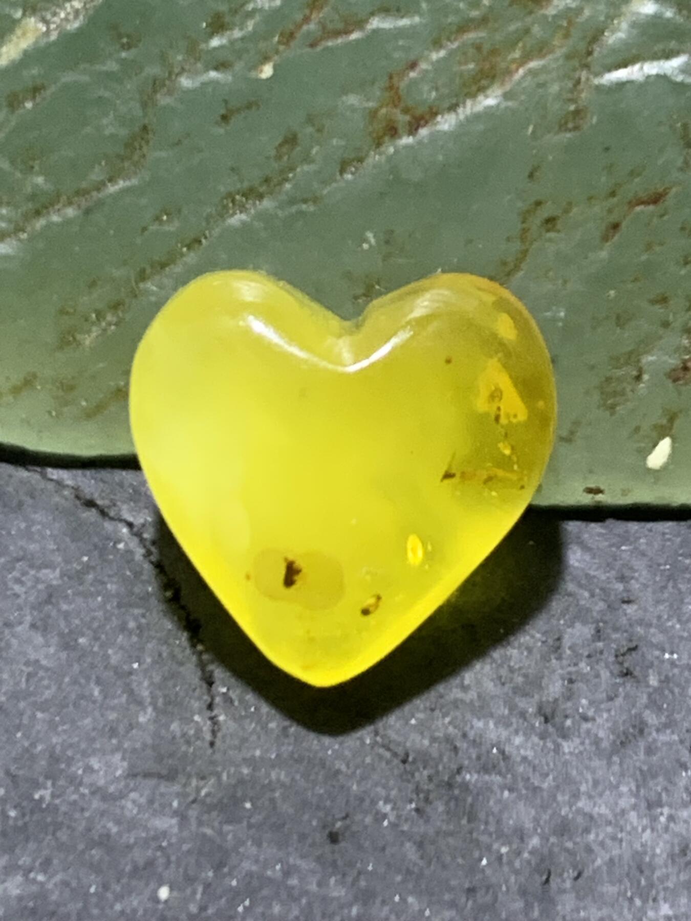 乌克兰蜜蜡爱心形通货戒面一个，