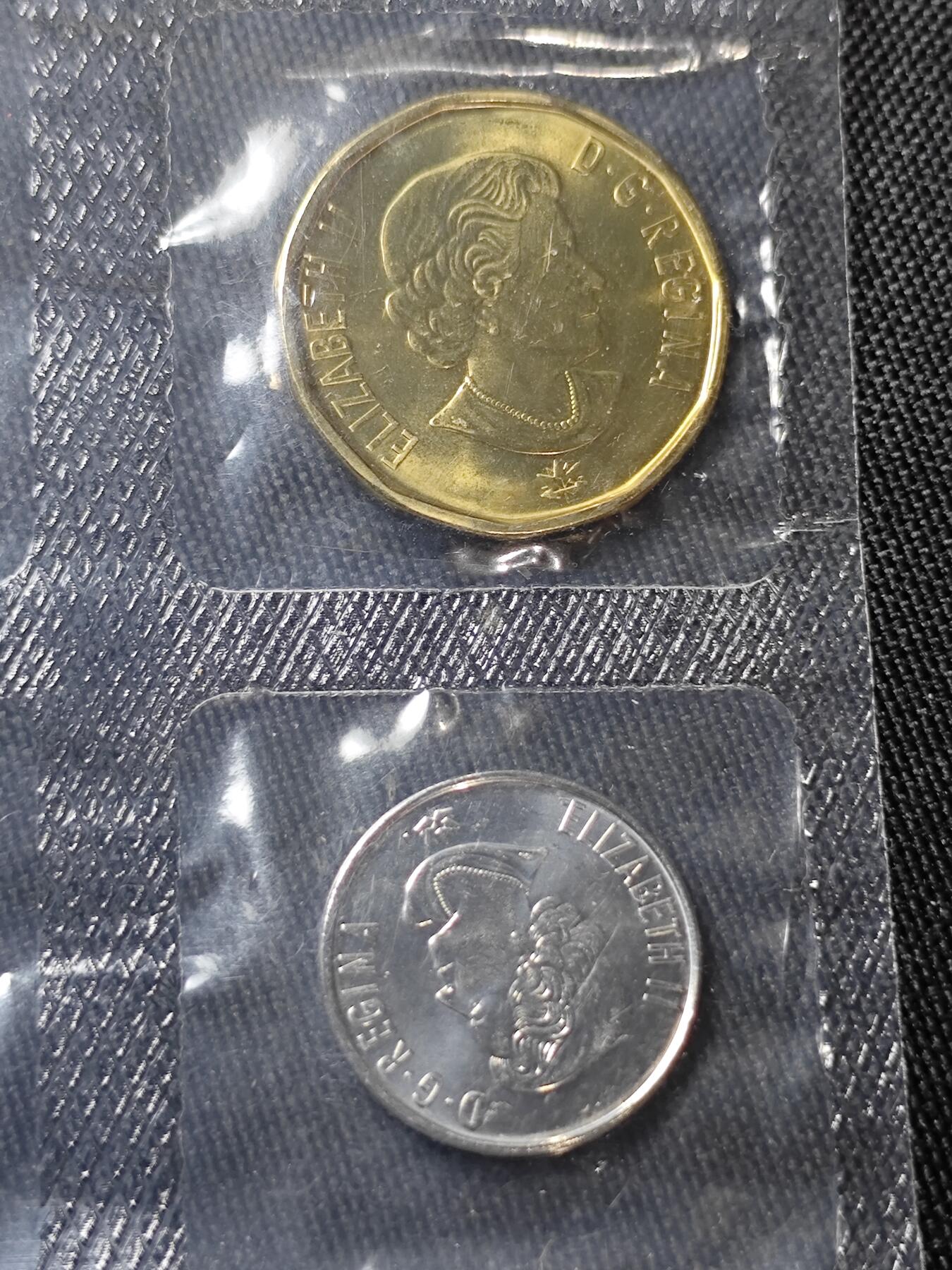 KK钱币收藏小铺   套币专场 2月预留时间 周末发货  2017加拿大纪念套币 带彩色纪念币 原塑封