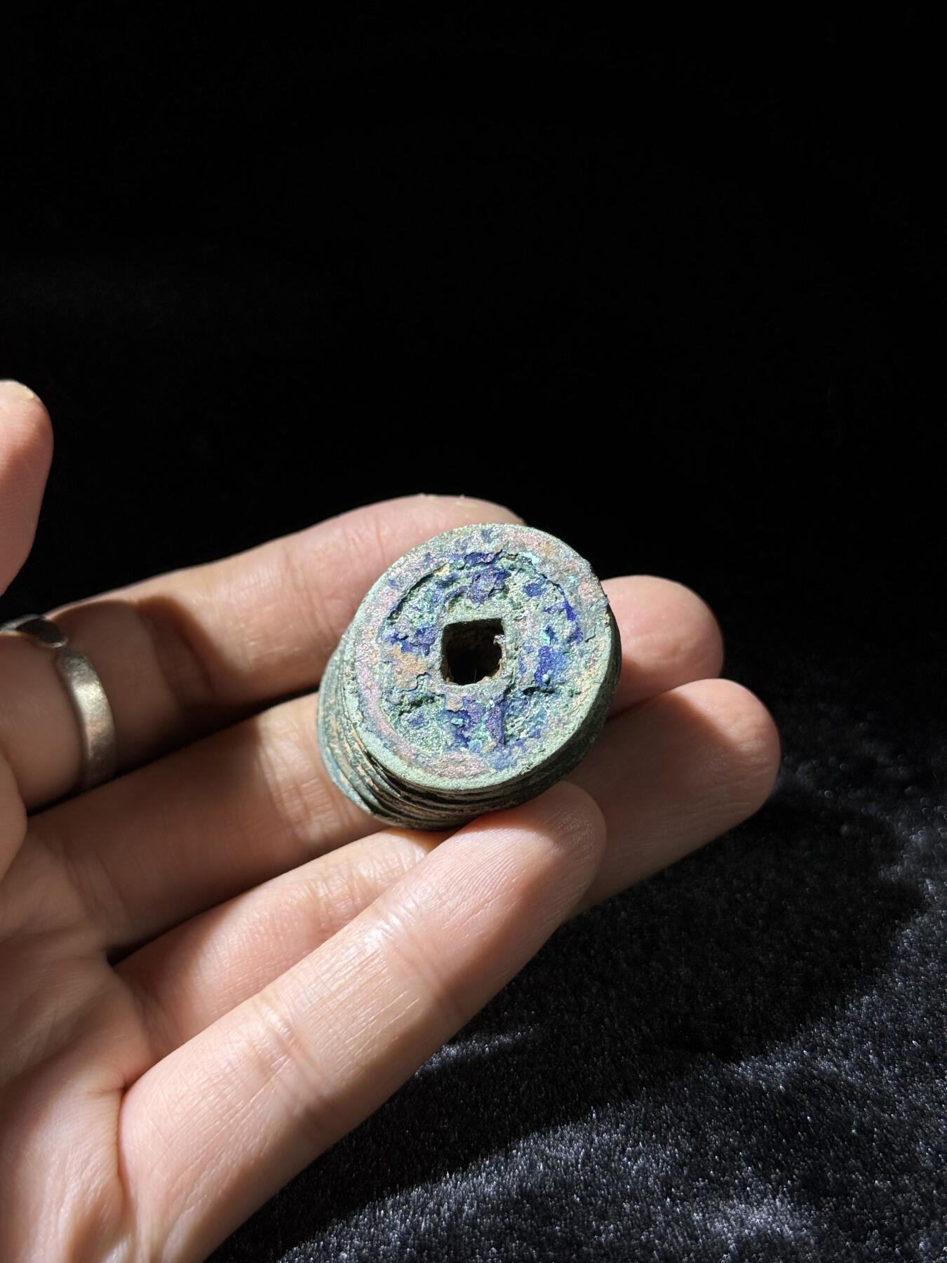 戎马世界章牌大赏，铜钱场 元佑折二钱筒子，11连，最后是小平钱