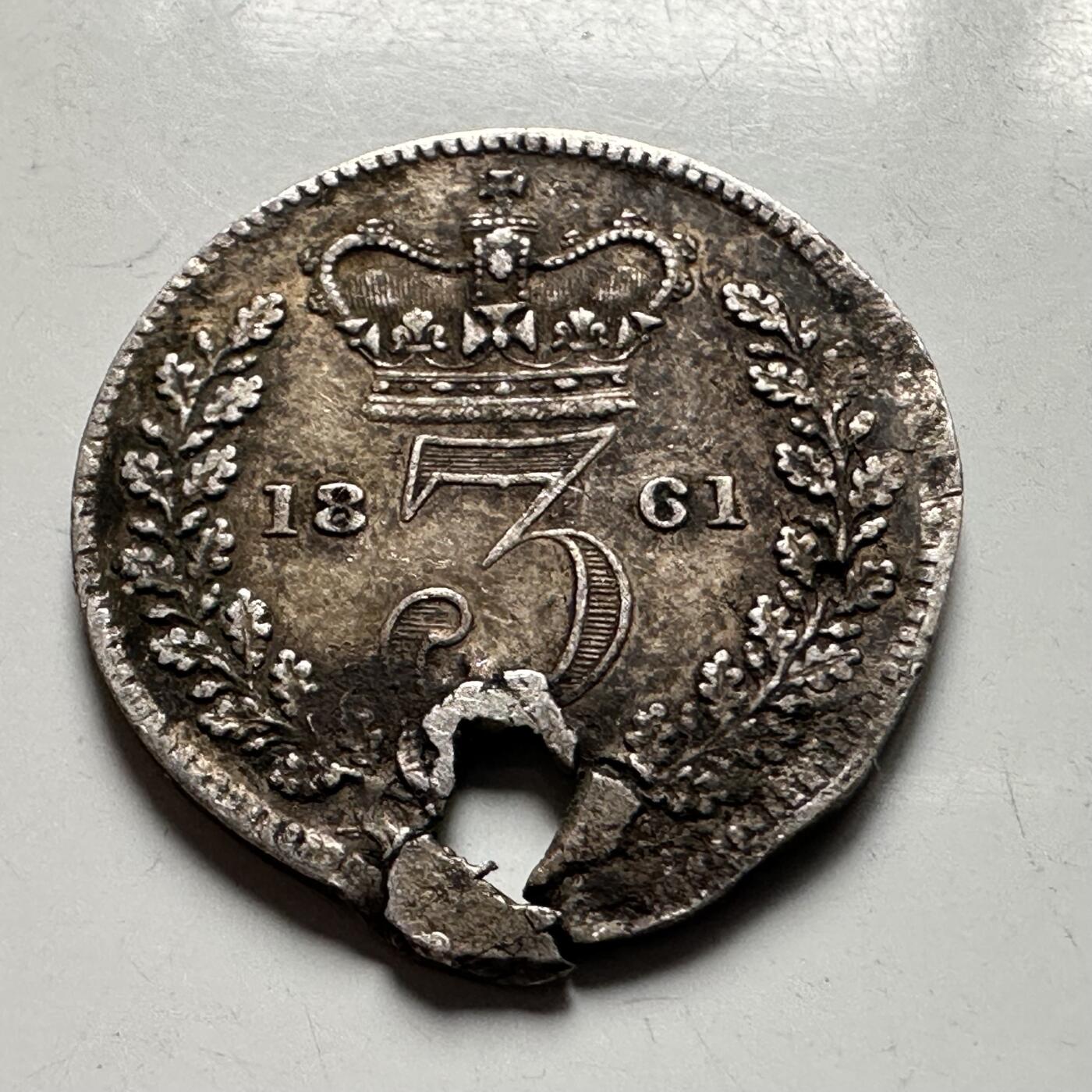 🌹外币初藏🌹🐯2026年第30场   每周二四六晚8️⃣点 接代拍 英国1861年 维多利亚 3便士 银币 92.5%银 1.41克 16毫米