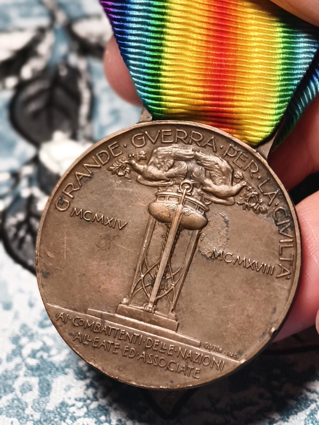 抚柳草堂-第十七期章牌钱币  奖章勋章限时免佣 满百包邮 放漏专场 意大利一战胜利勋章（Medaglia Interalleata della Vittoria 1914-1918）意大利著名雕塑家 Gaetano Sacchini（加埃塔诺·萨基尼设计