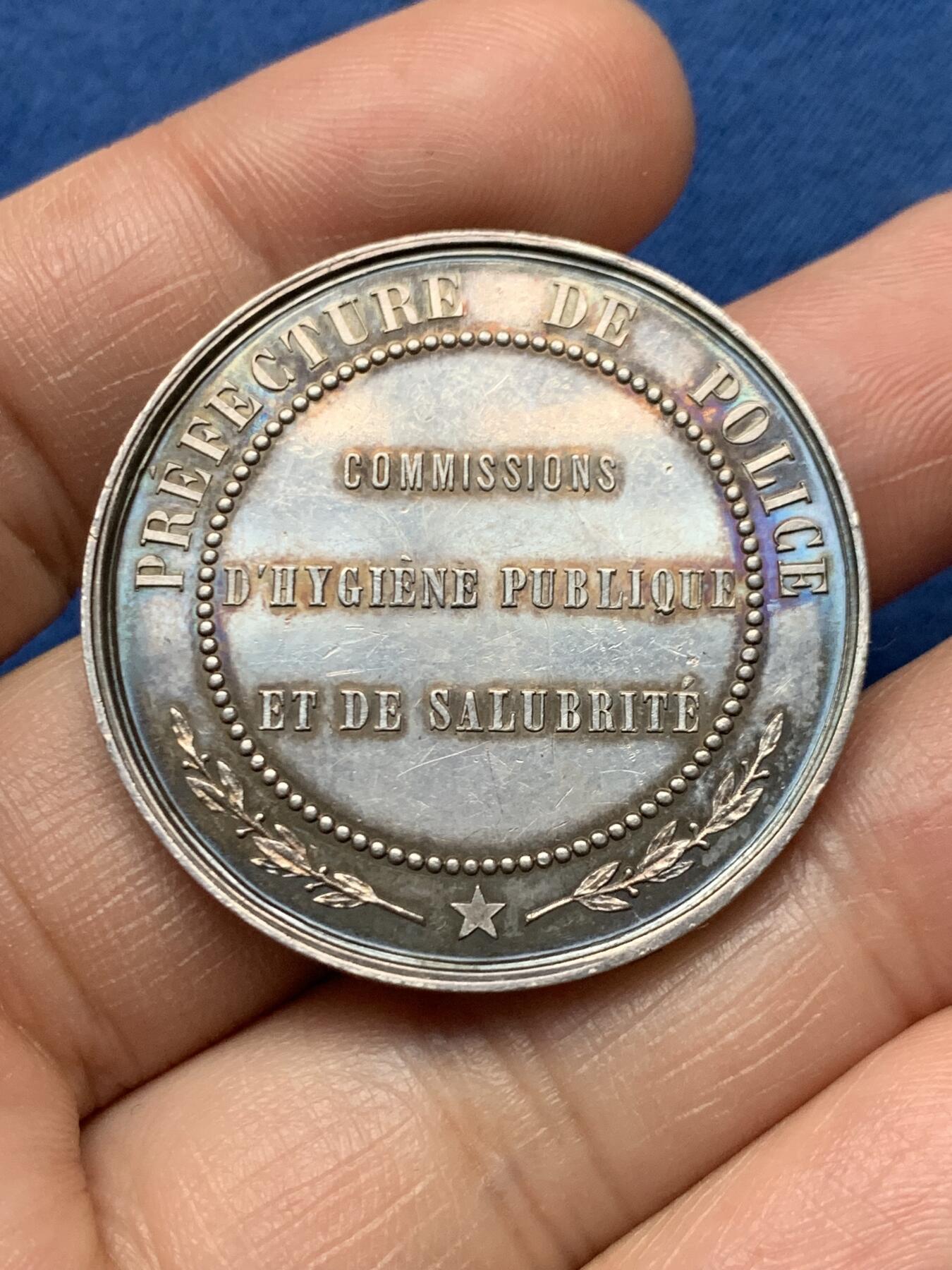 《竞宝斋》第472场 周日，周一，周二 3场连拍 （全场包邮）欢迎送拍 法国公共卫生和环境卫生委员会银质代币，22.94g，36.6mm，丰饶角边铭