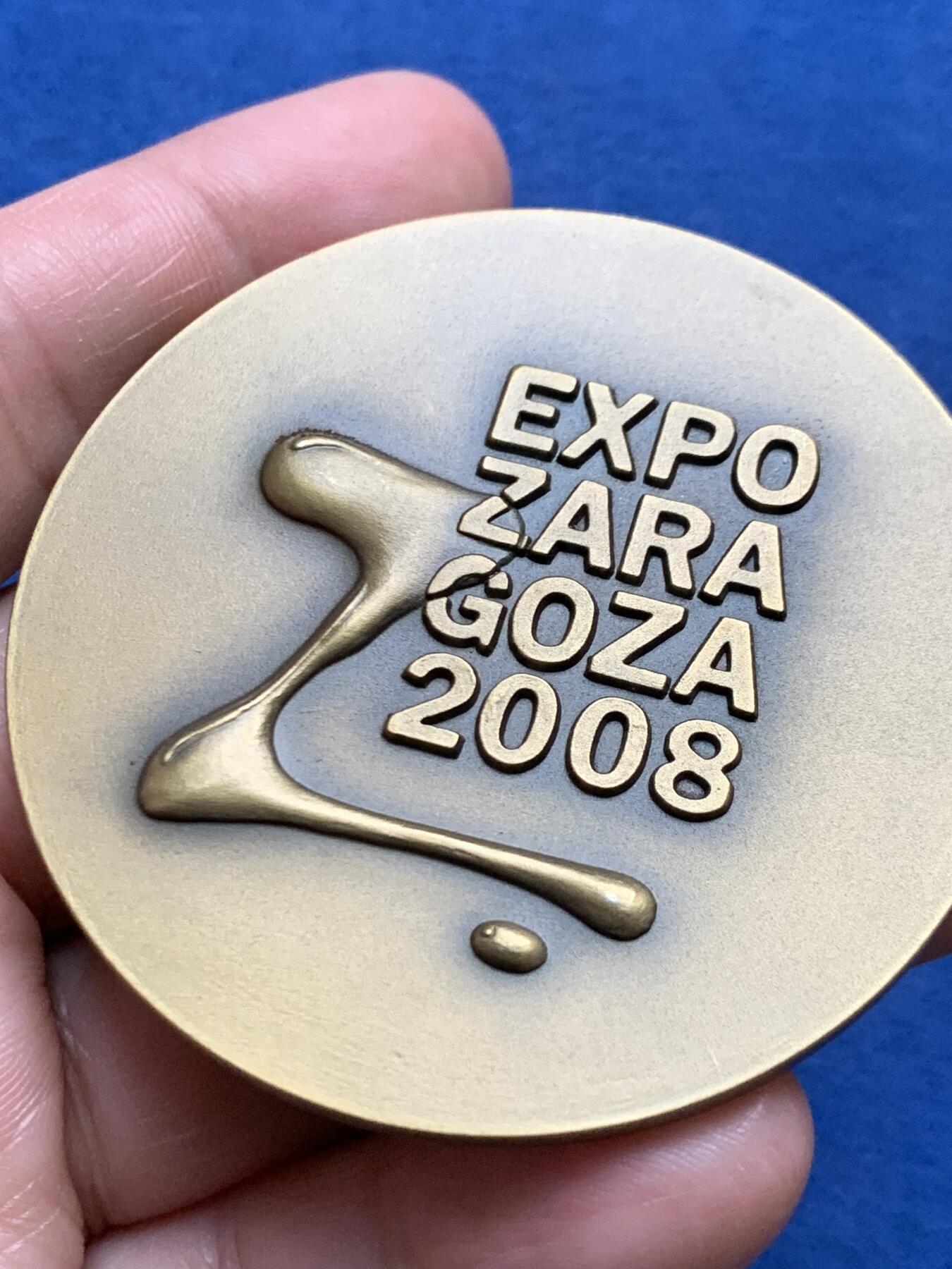 《竞宝斋》第472场 周日，周一，周二 3场连拍 （全场包邮）欢迎送拍 葡萄牙2008世博会纪念铜章，59.6mm，重约88g，原盒