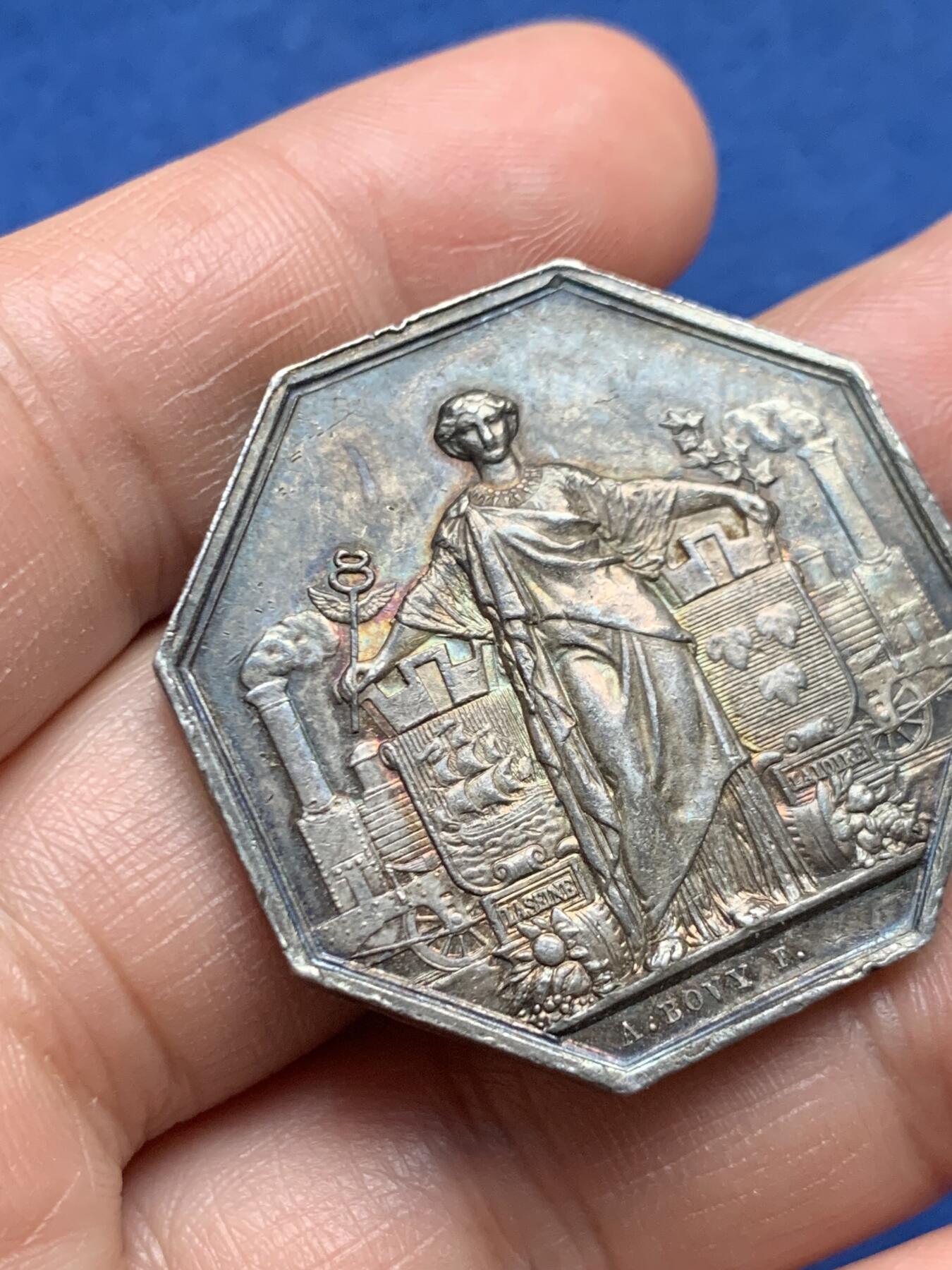 《竞宝斋》第472场 周日，周一，周二 3场连拍 （全场包邮）欢迎送拍 法国八角银质jeton，巴黎-奥尔良铁路通行纪念，23.58g，36.4mm，蜜蜂边铭