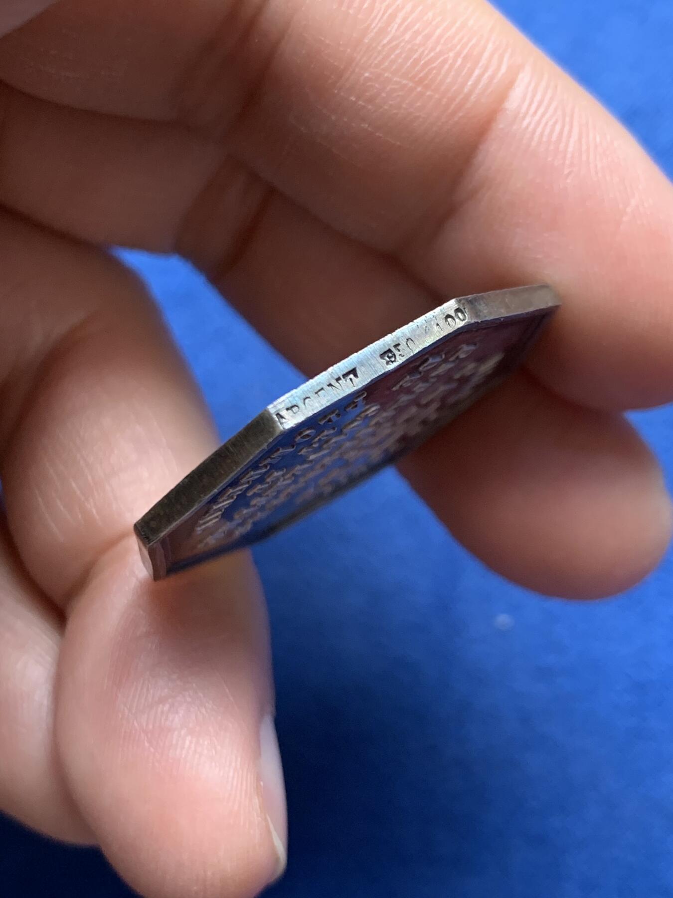 《竞宝斋》第472场 周日，周一，周二 3场连拍 （全场包邮）欢迎送拍 法国巴黎八角银质代币，银标边铭，直径：31.4mm，重：11.82g